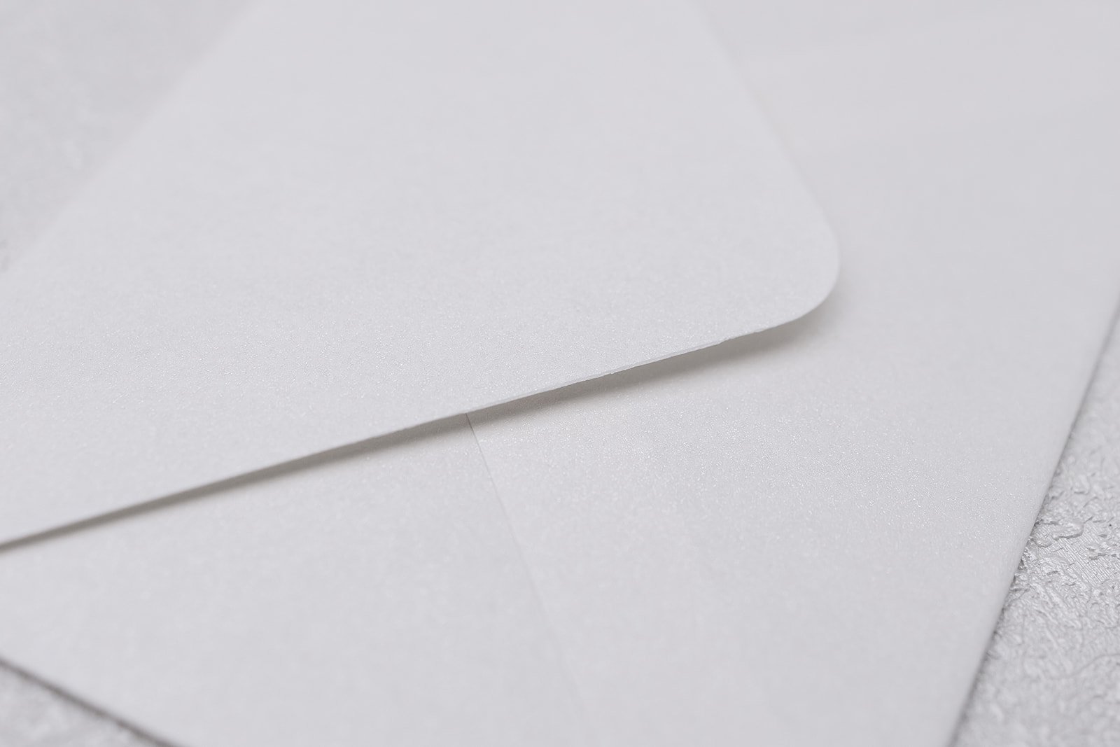 Raffinato-monochrome-wedding-stationery-Ink-and-Heart-32.jpg