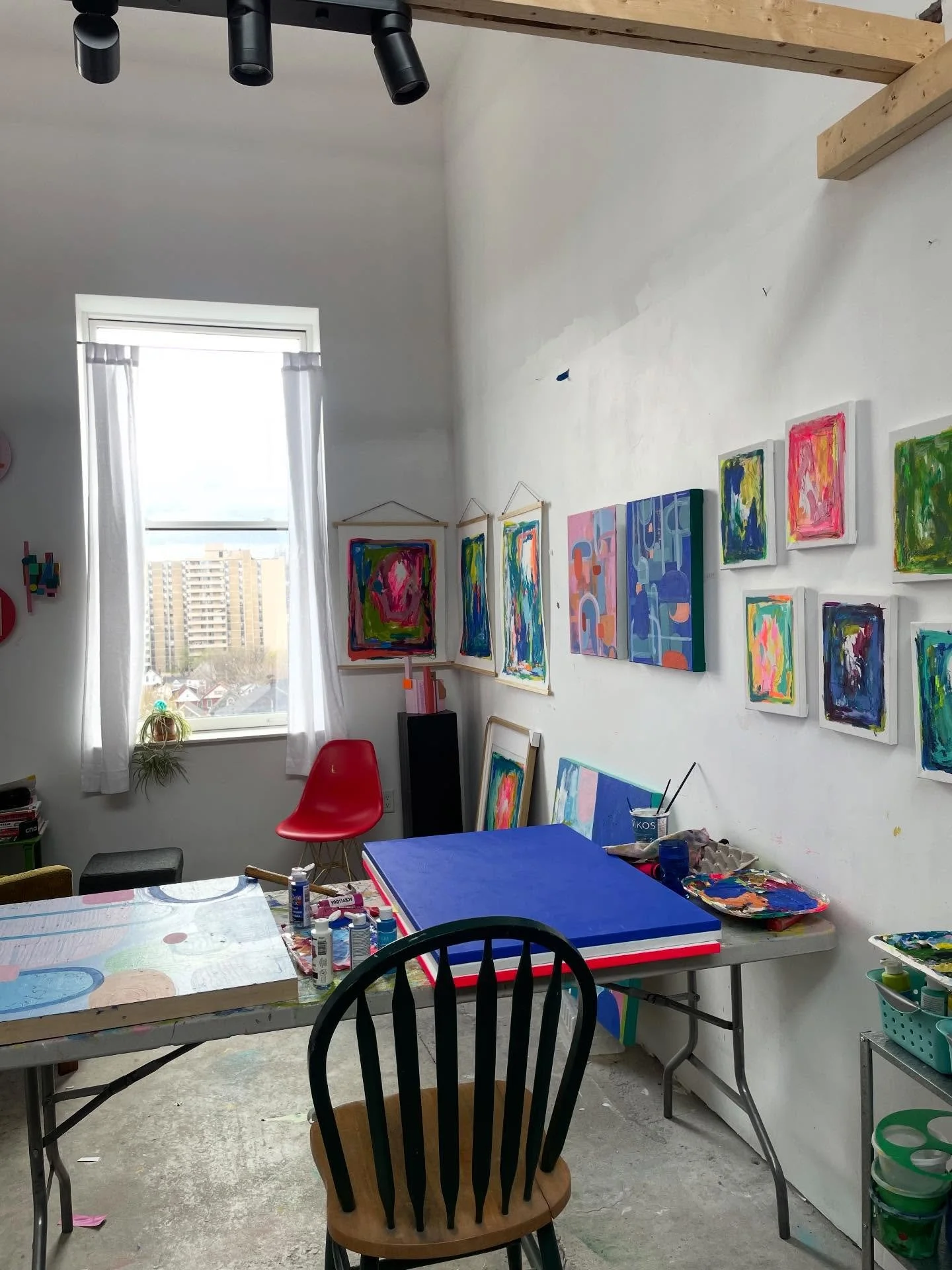 A good day was had in the studio.✨

#hamiltonontario 
#contemporaryartist 
#abstractartist
#shapelinecolour