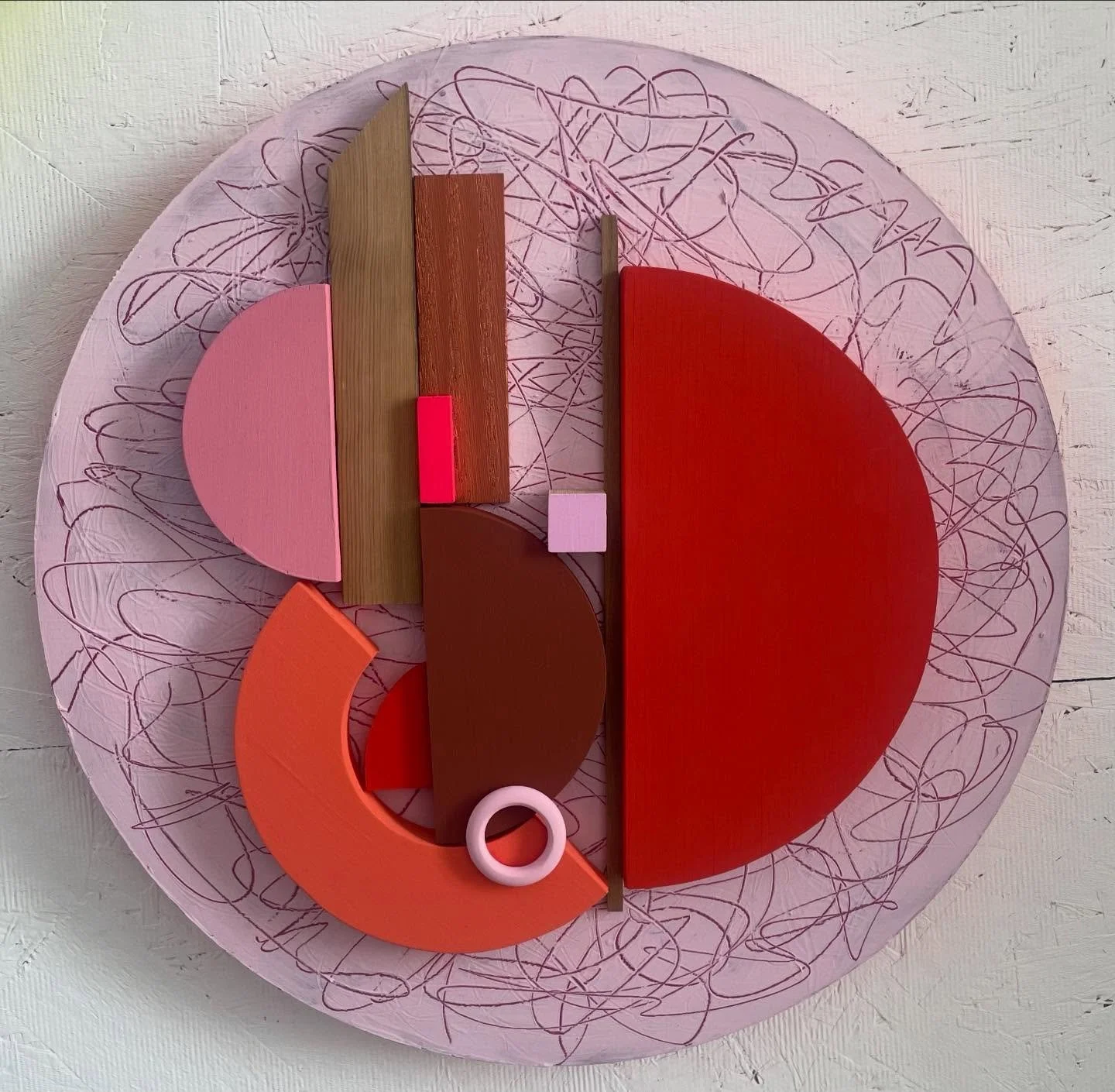 &lsquo;The Shapes of Things&rsquo; collection can be viewed @verogallerycafe located at 659 Barton St East, HamOnt.

🔴🔵🟢

#assemblageart 
#contemporaryart 
#colourfulart 

📸 @ravinder_ruprai