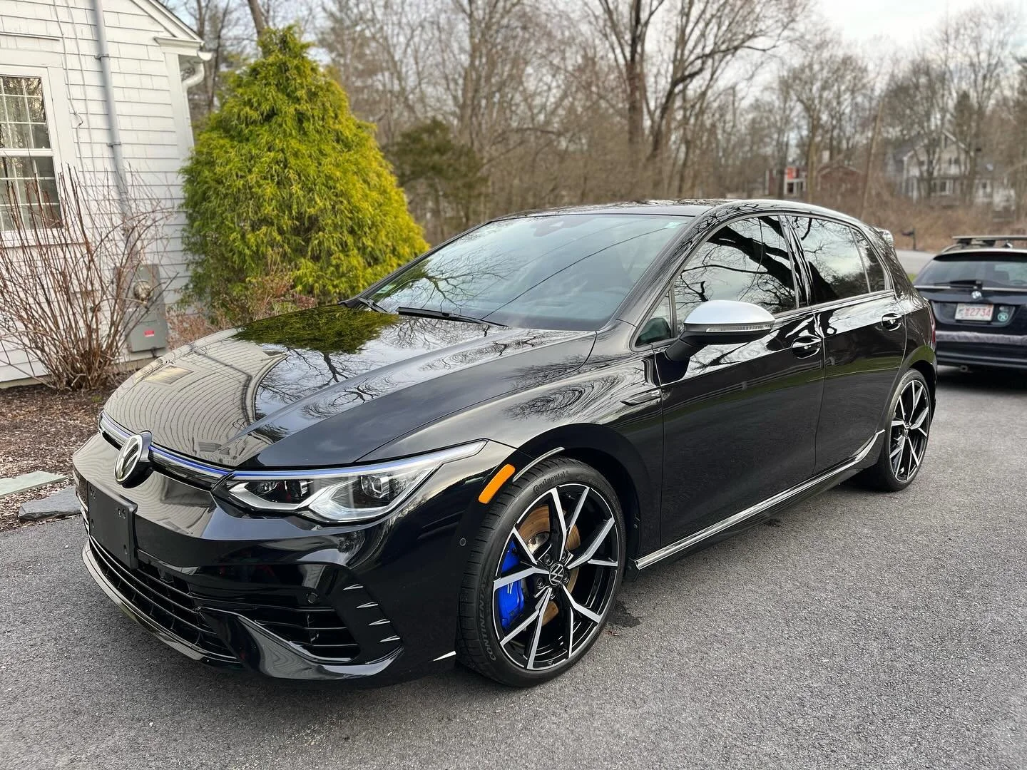 This &lsquo;22 VW Golf R received a One Step Paint Correction along with a Gtechniq Paint Sealant. Check out those before and after photos ✨