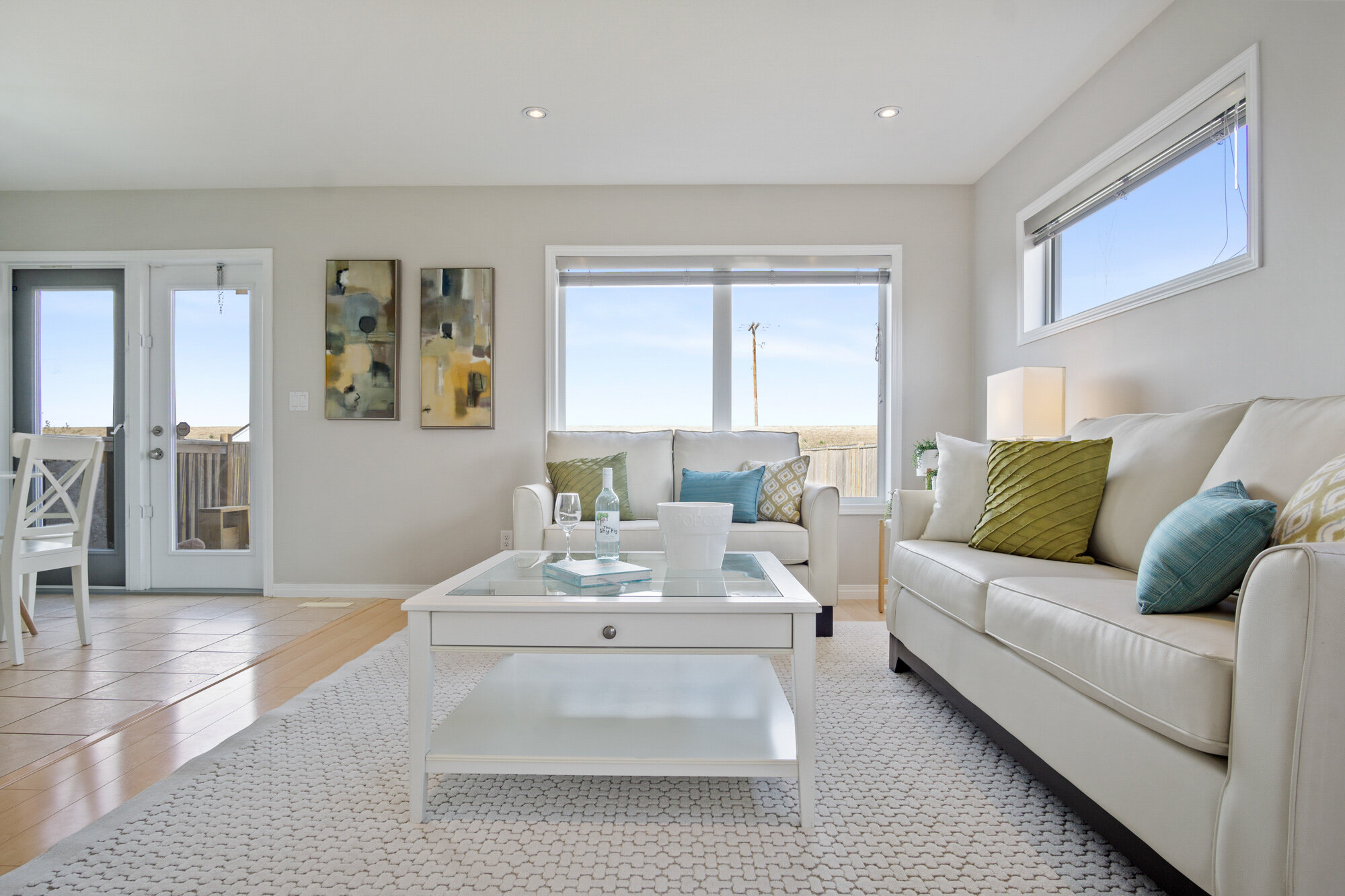302 Coad Cres-06.jpg