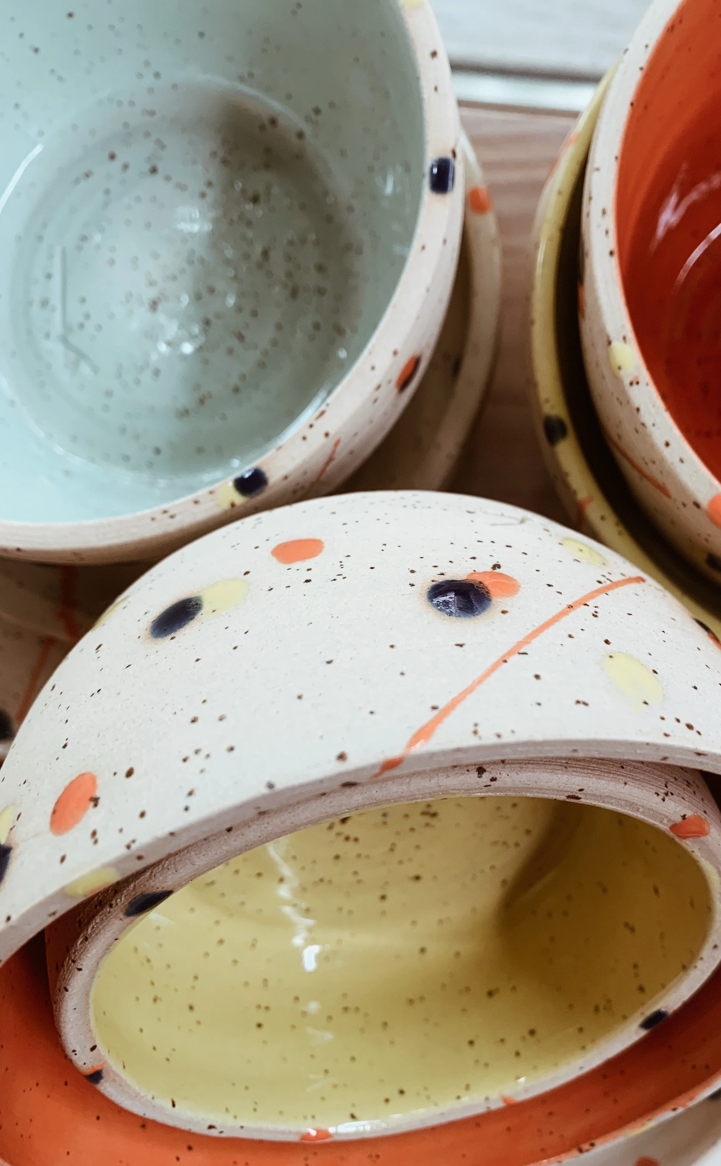 Voorbeeld van gebakken werken van pottery painting workshop.
