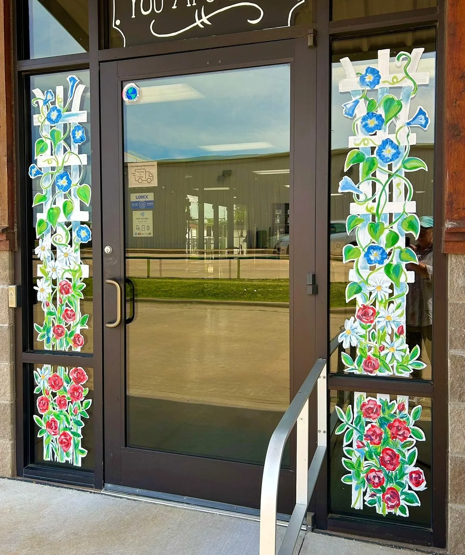 Side Entry Window Art at Washboard Laundry in Grove, Oklahoma. 2026.