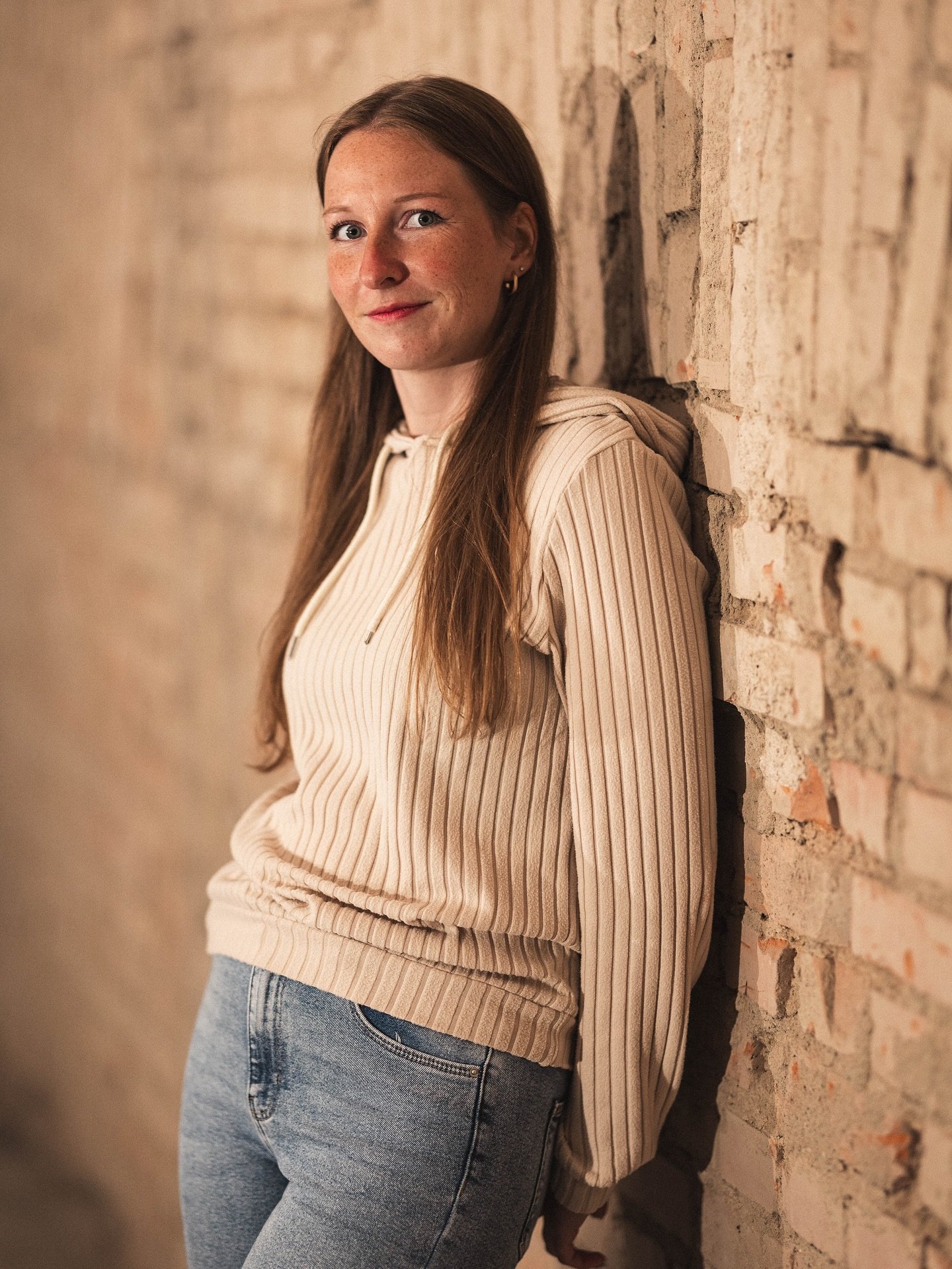 Menschen so zu zeigen, wie sie wirklich sind &ndash; das ist mein Anspruch hinter der Kamera.
Ob Business-Portrait, Personal Branding oder einfach du selbst: In meinem Studio entstehen Bilder, die Vertrauen schaffen und Pers&ouml;nlichkeit sichtbar m