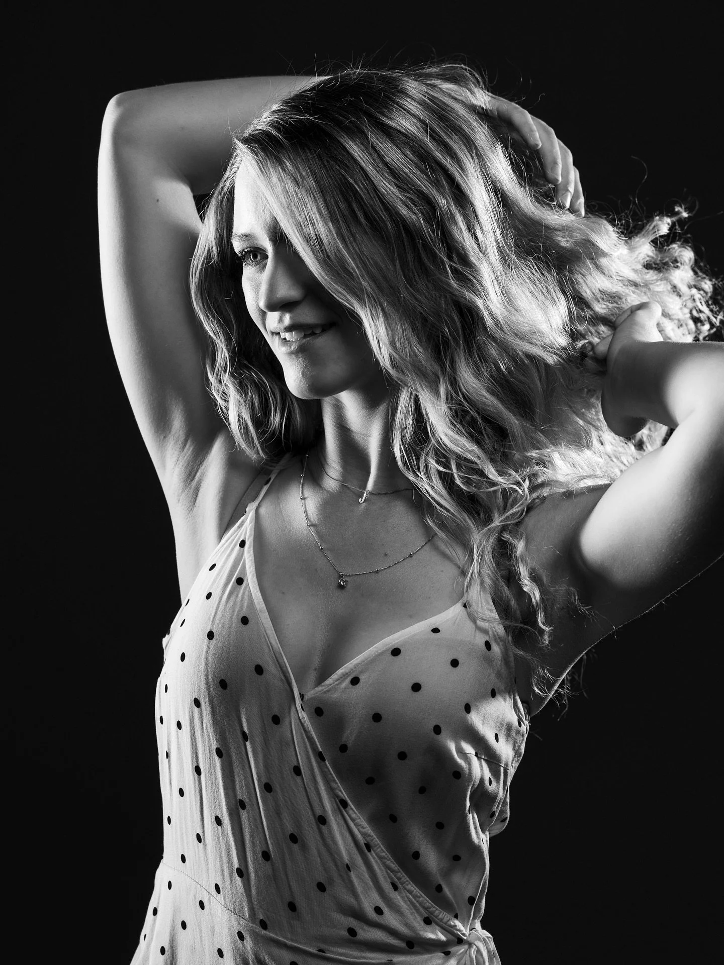 Zeitlose Eleganz im Studio
Buche jetzt dein individuelles Fotoshooting und setze dich gekonnt in Szene &ndash; ob klassisch, modern oder ganz pers&ouml;nlich. 📸

👉 Schreib mir f&uuml;r Termine &amp; Infos!