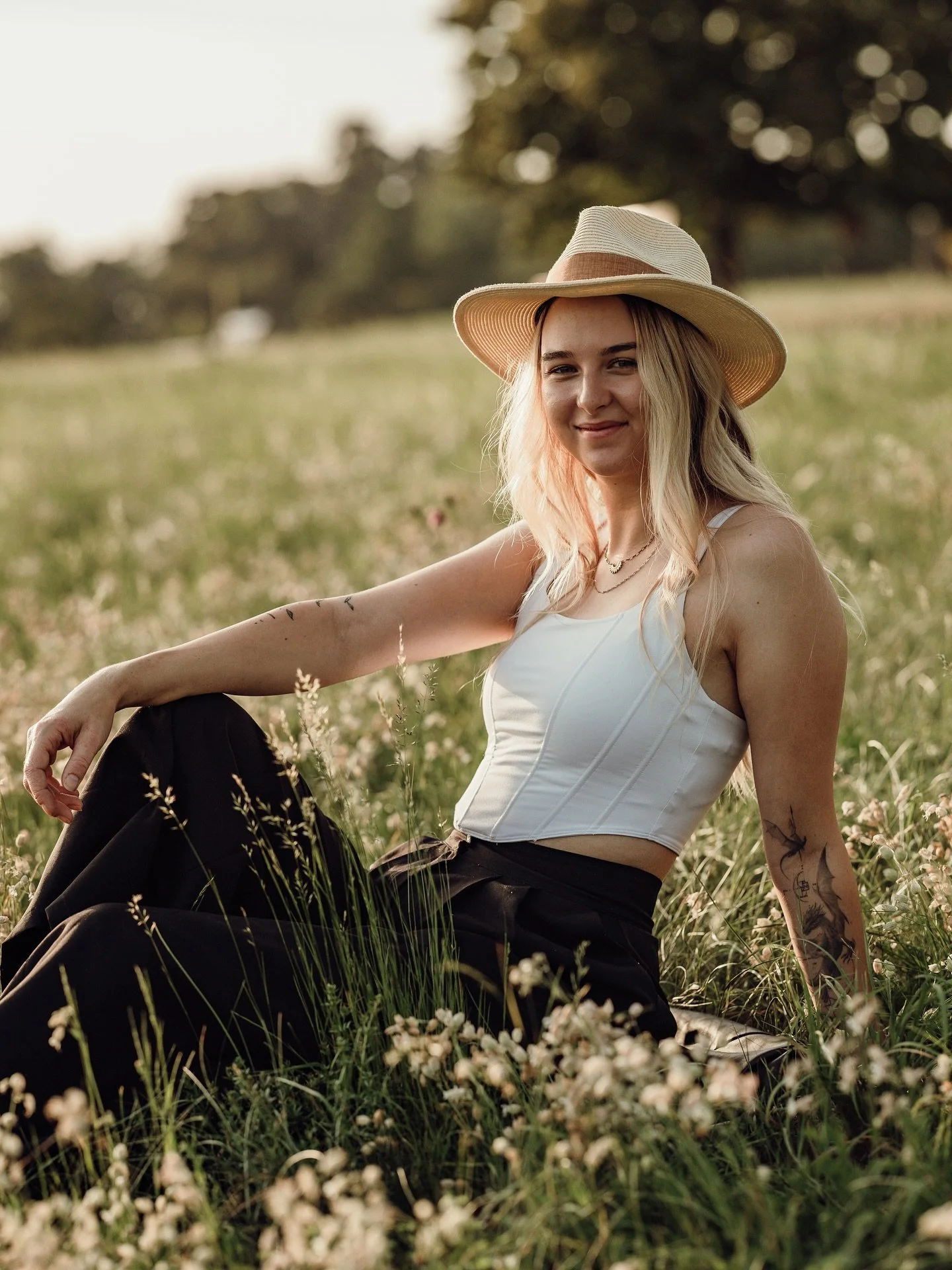 Wenn sich Fotografen fotografieren 😄 war ein tolles Shooting mit @coragraphy_ 

#portrait #outdoor #sunset