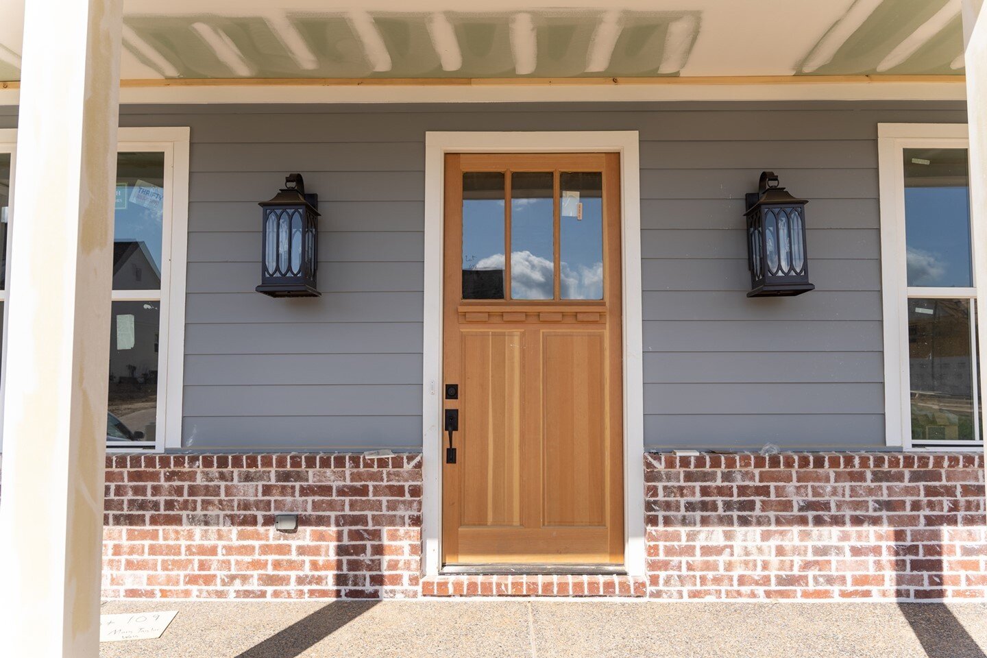 A front door says a lot about the home.⁠
⁠
⁠
#EllerConstruction #homebuilder #pipertonhomebuilder #piperton #dreamhomebuilder #customhomebuilder #custombuilt #dreamhome  #customhomespiperton #customhomebuilding #newconstruction #customhomebuilders #c