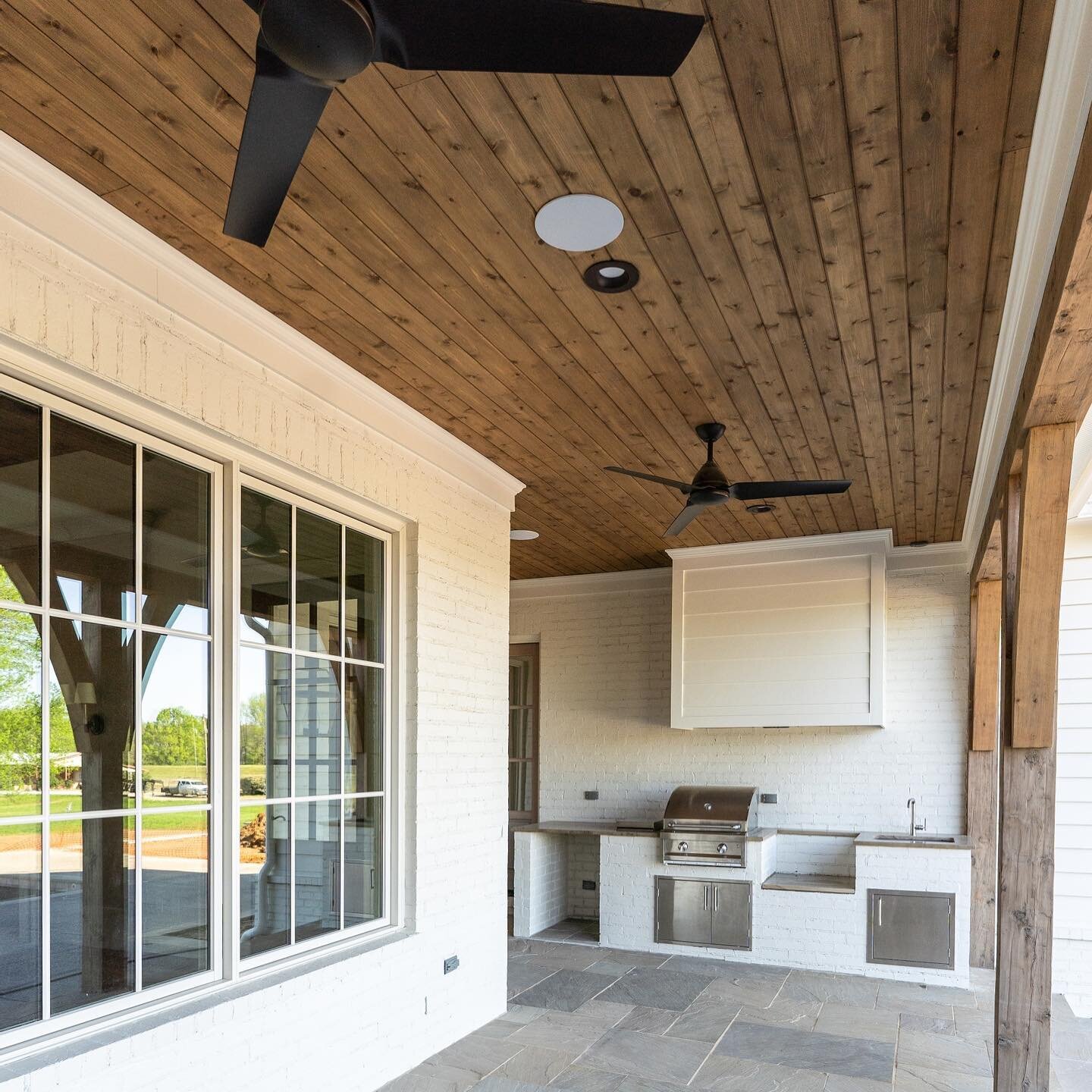 Outdoor kitchens are an extension of the home. ⁠
⁠
#EllerConstruction #homebuilder #colliervillehomebuilder #collierville #dreamhomebuilder #customhomebuilder #custombuilt #dreamhome  #customhomescollierville#customhomebuilding #newconstruction #cust