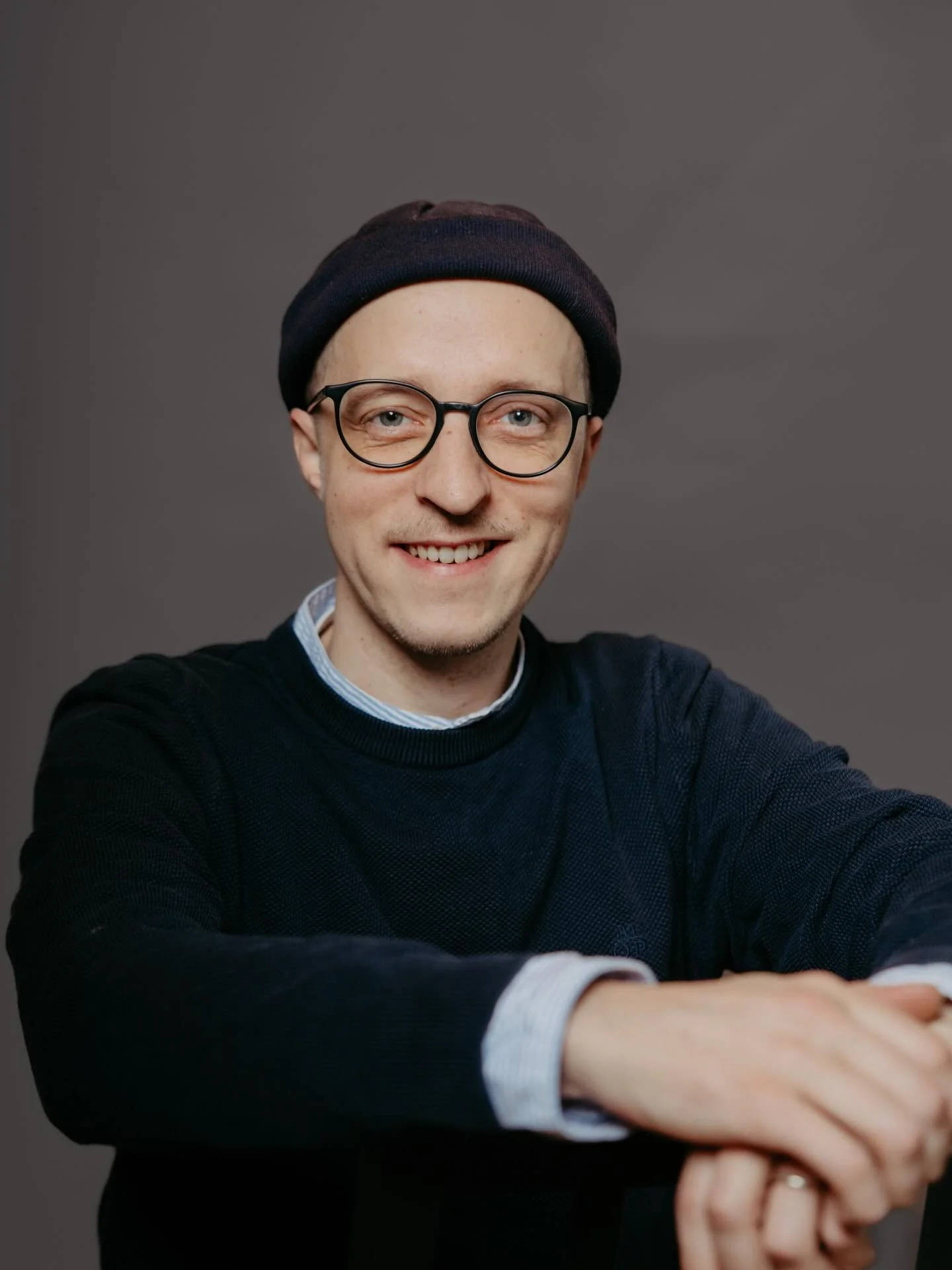 Neu im Team: Carl Fischer👋

Seit Anfang 2026 verst&auml;rkt Carl unser Team als Architekt. 🥳

F&uuml;r die wohn-kreativ betreut er alle 9 Leistungsphasen: von der ersten Idee bis zur Umsetzung.
Schon fr&uuml;h wusste Carl, wohin sein Weg f&uuml;hrt