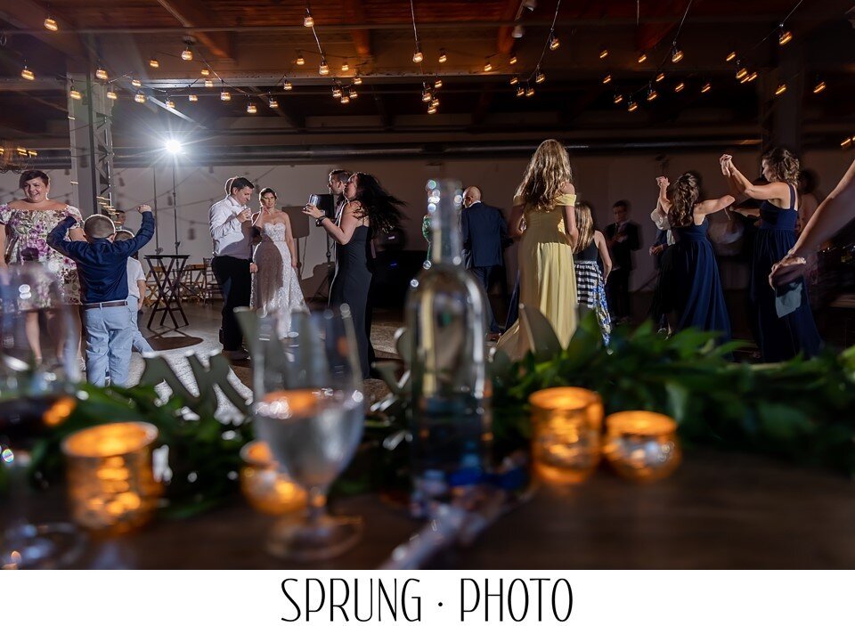 We hope you were able to break out your dancing shoes and spend some time on the dance floor this weekend!
📸 @vsprungphoto 
#cityviewloft #lmcaters #loftwedding #urbanloft #chicagoeventvenue
.
.
.
.
#realwedding #wedding #happilyeverafter #weddingin