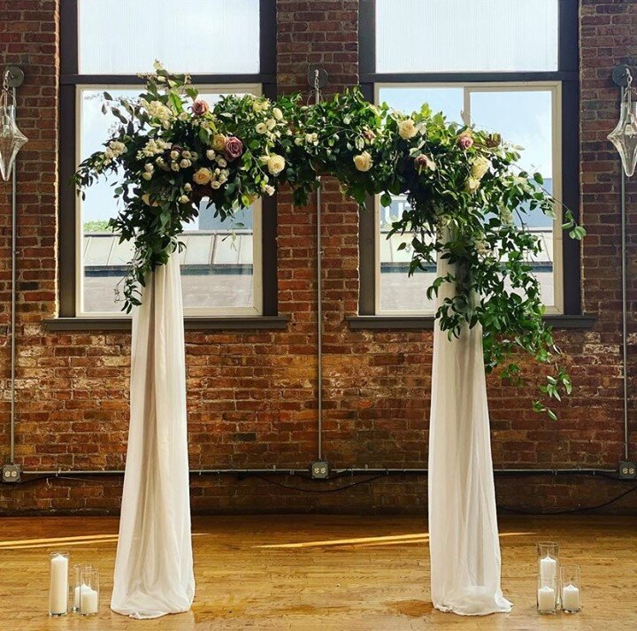 Obsessed with this beautiful floral archway from @HoneyFlowerStudio 
#weddingwednesday #kitchenchicago #lmcaters #loftwedding #urbanloft #weddingflowers 
.
.
.
.
#eventdecor #eventdesign #realwedding #wedding #happilyeverafter #weddinginspo #weddingi