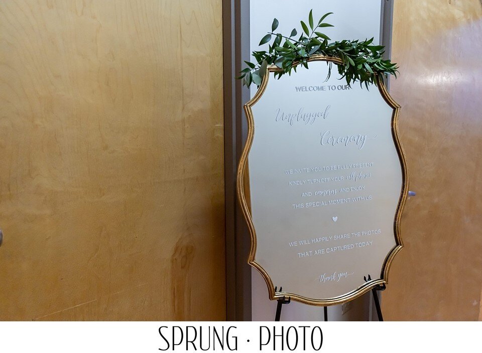 Combining two of our favorite trends here - an unplugged ceremony and mirror signage 😍
📸 @vsprungphoto 
#kitchenchicago #lmcaters #unpluggedceremony #weddingceremony #loftwedding
.
.
.
.
#eventdecor #eventdesign #realwedding #wedding #happilyeveraf