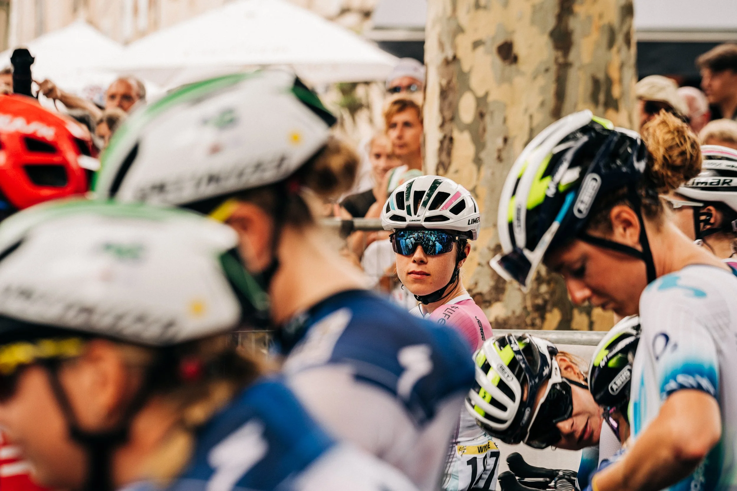 Ella Wyllie in great position for Tour de France Femmes white jersey