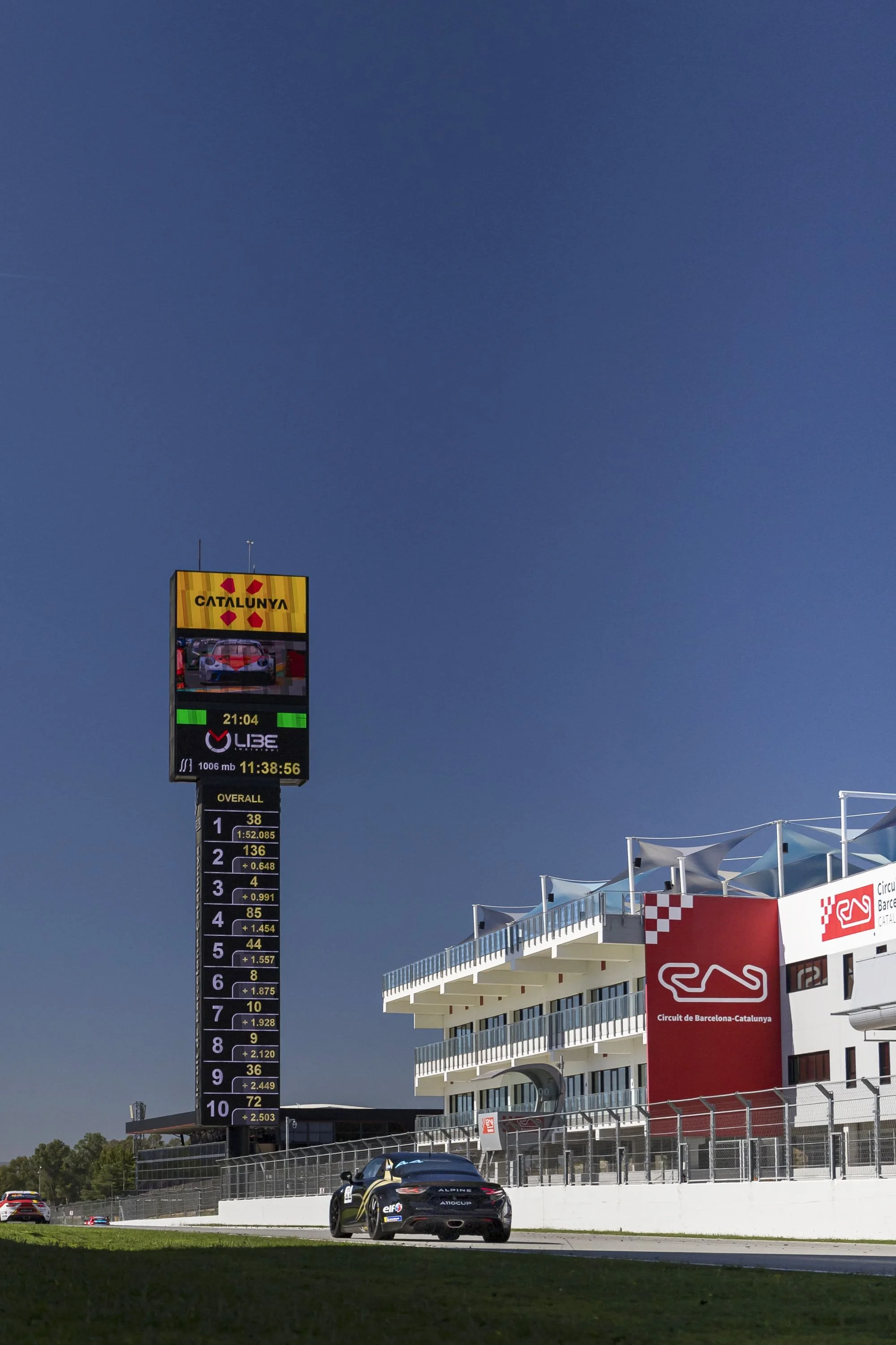 #44 Barcelone car on track.9.jpg