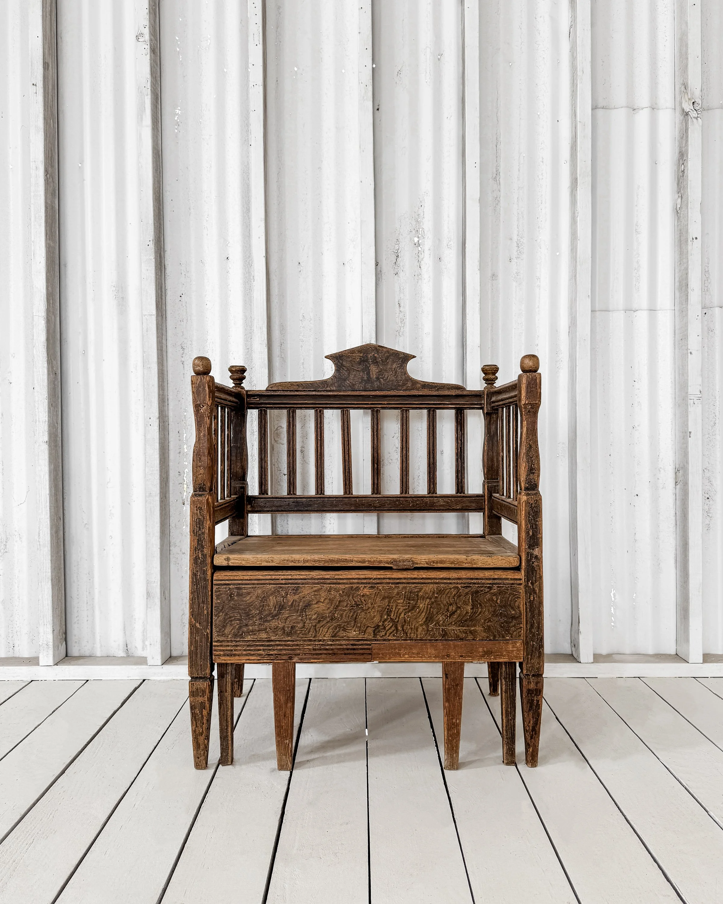 18th Century Swedish Kistsäng | Box Chair with Pull-Out Bed