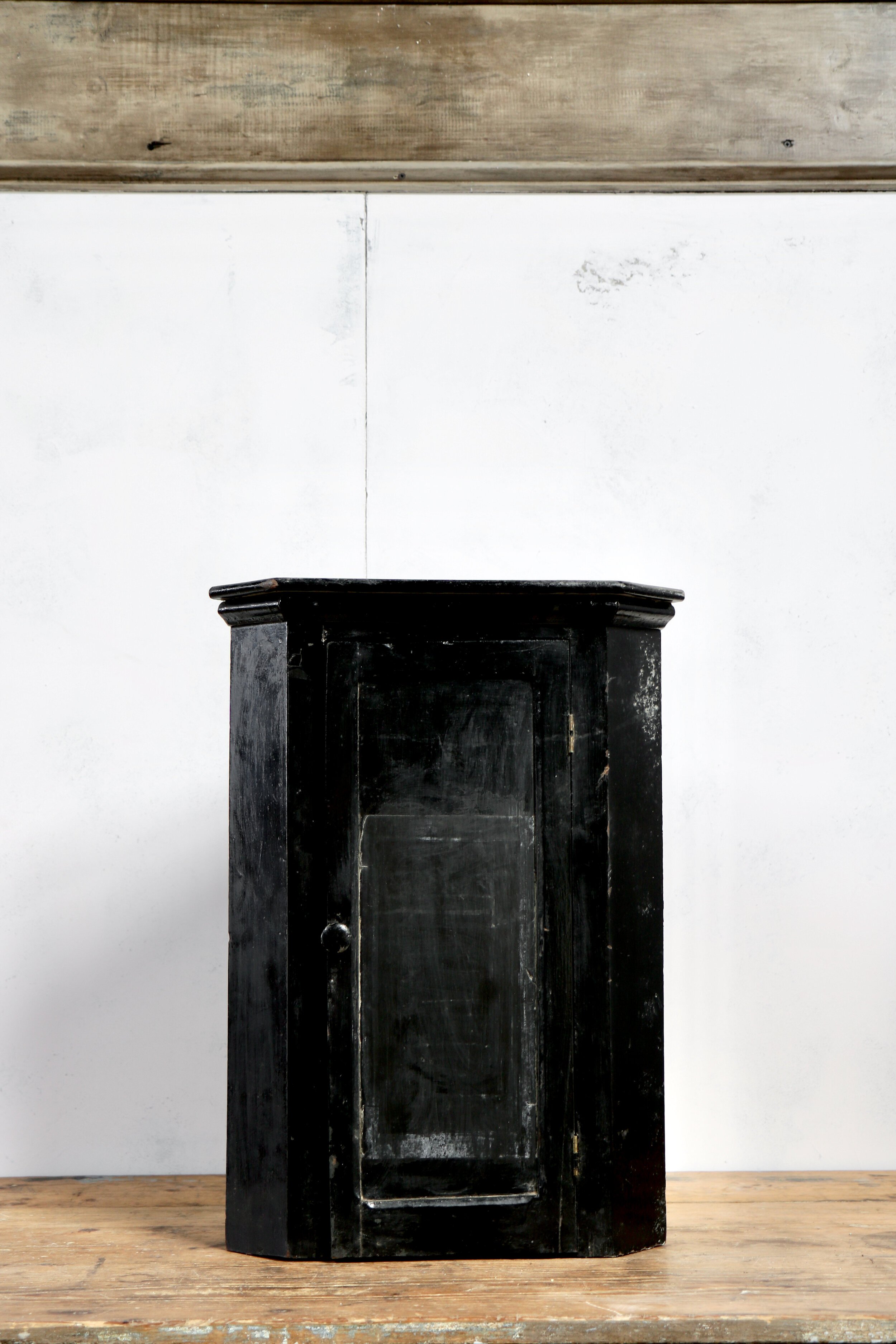 Black+Corner+Cabinet+5.jpeg