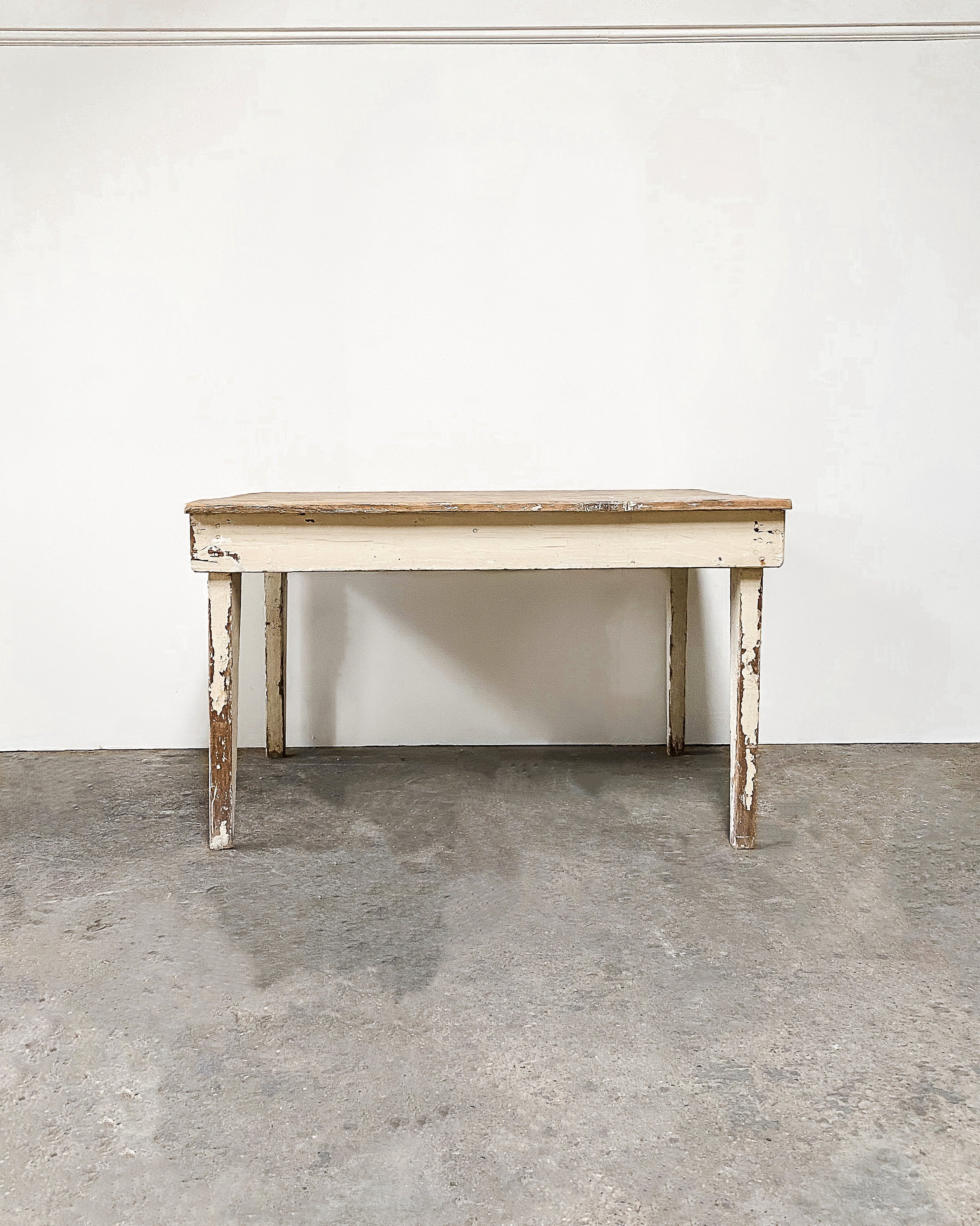 Farm+Table+with+Hand+Hewn+Top+and+Painted+Base+2.jpg