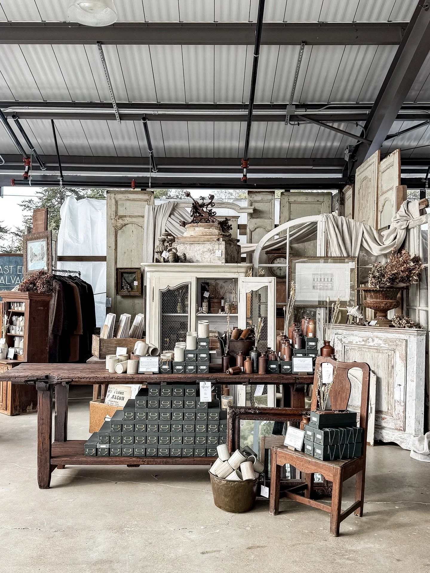 🌟 A Heartfelt Thank You! 🌟

Just wrapped up an incredible two days at The City Farmhouse Fall Fair in the charming town of Franklin, Tennessee! Traveling all the way from Texas, we brought a box truck full of European treasures and architectural sa