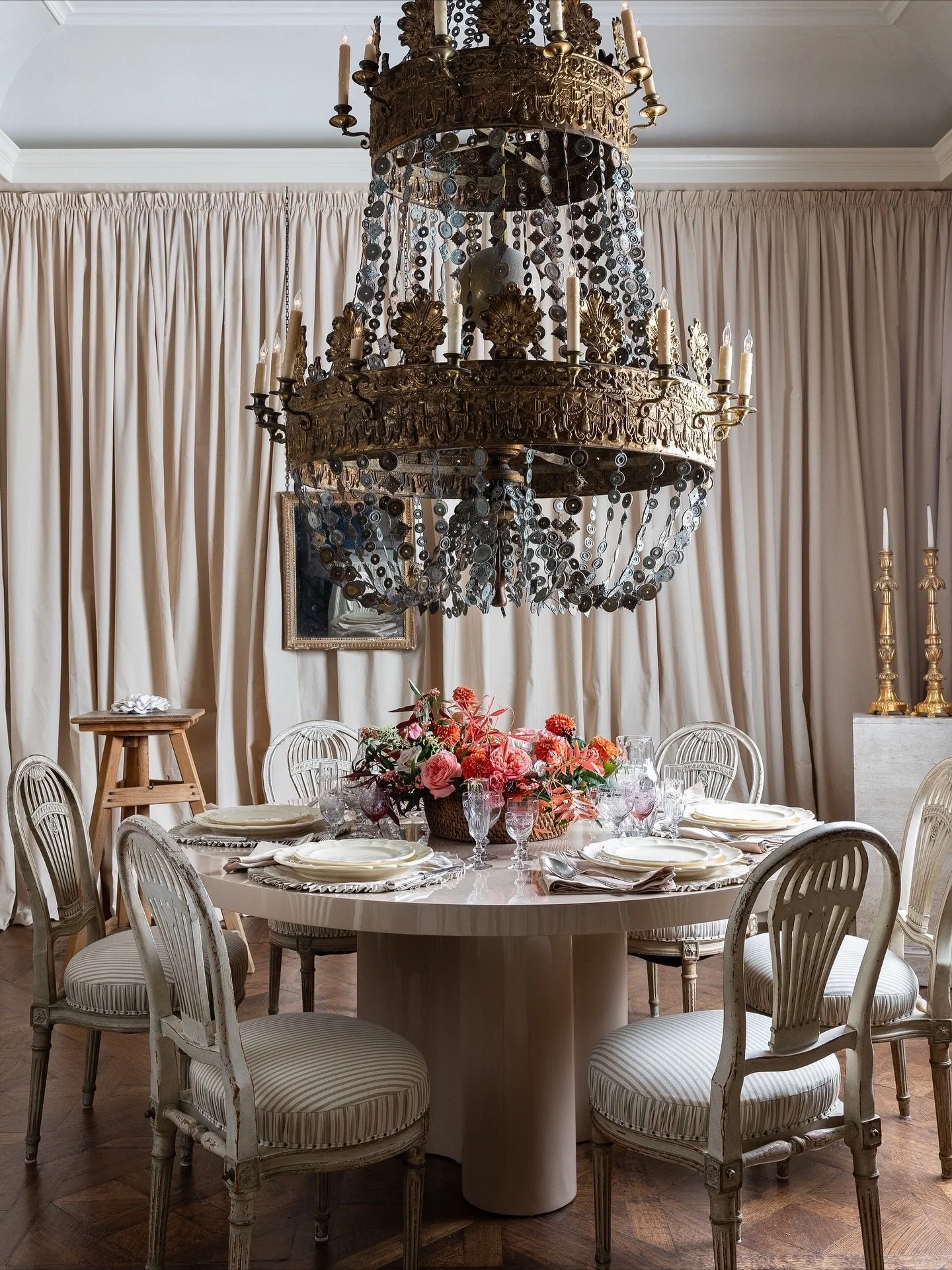 Yesterday, the East End Salvage team visited the Kips Bay Decorator Show House in Dallas, and we were truly inspired! It was exciting to see how thoughtfully antique pieces were integrated into each designer&rsquo;s space.

A standout was the dining 