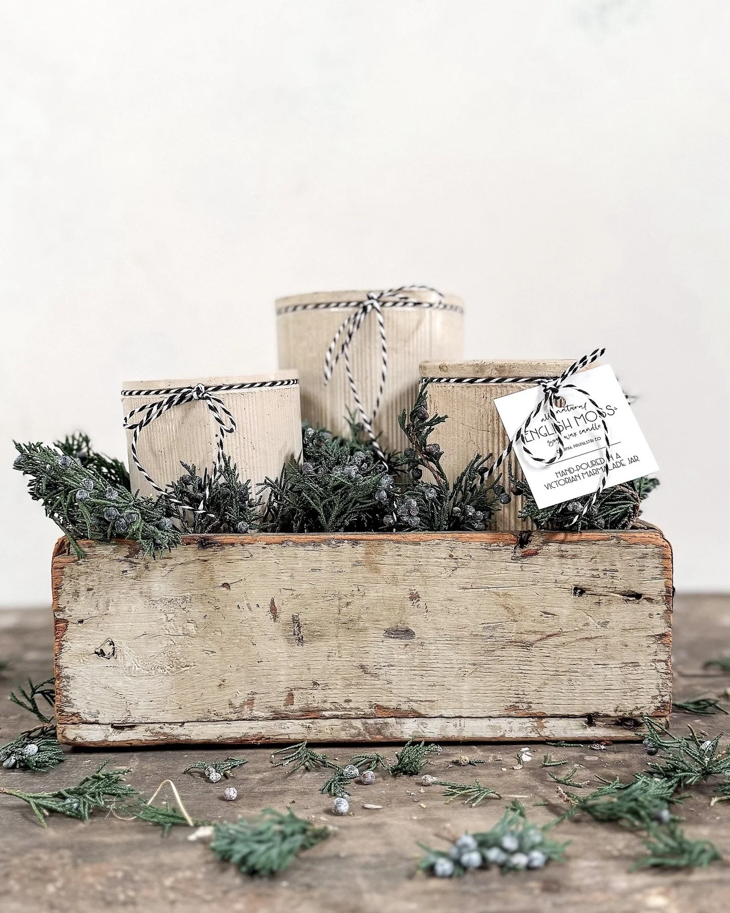 Our English Moss candles smell like wandering the Cotswolds &mdash; damp stone barns, lichen-covered walls, and that earthy, green English countryside magic. 🌿🇬🇧

Hand-poured all-natural soy wax with real oakmoss essential oil, each candle is pour