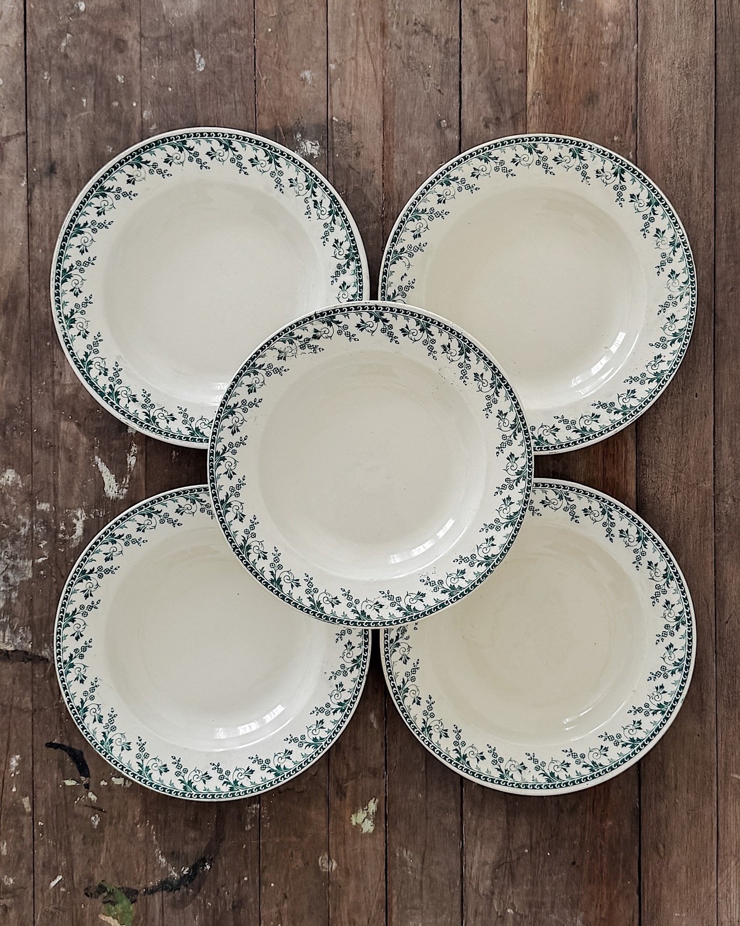 [Available] A dreamy little stack of French transferware bowls in deep green pattern, each with that soft ivory glaze and perfectly timeworn charm. Gorgeous on open shelves, even better on a holiday table. A classic French find. 🇫🇷

Found in France