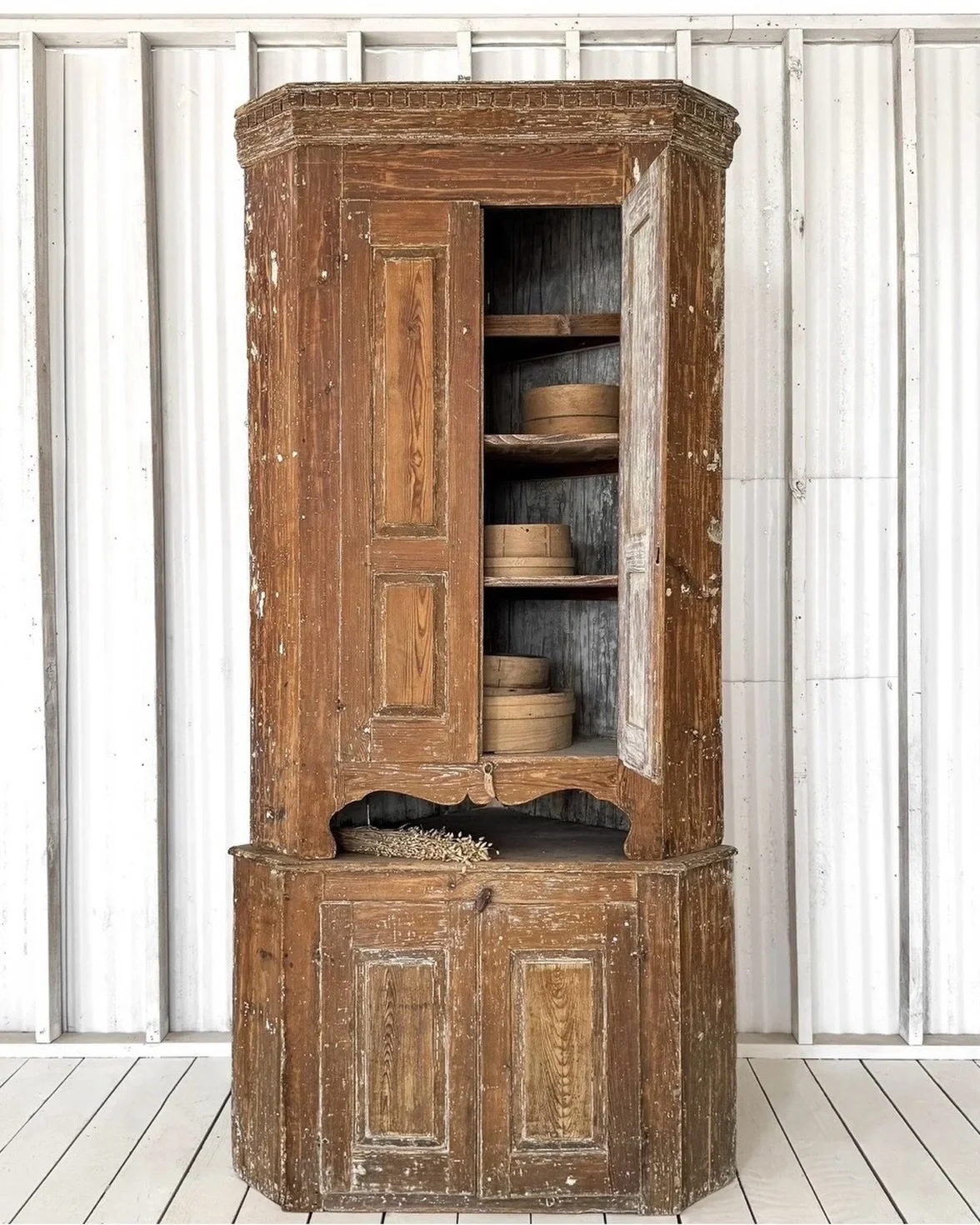 Yesterday was all about storage. Today, we&rsquo;re cutting corners. 😉

Or rather, making very good use of them.

This late 18th-century Swedish corner cupboard proves that practical furniture never had to be boring. With its tall, architectural for