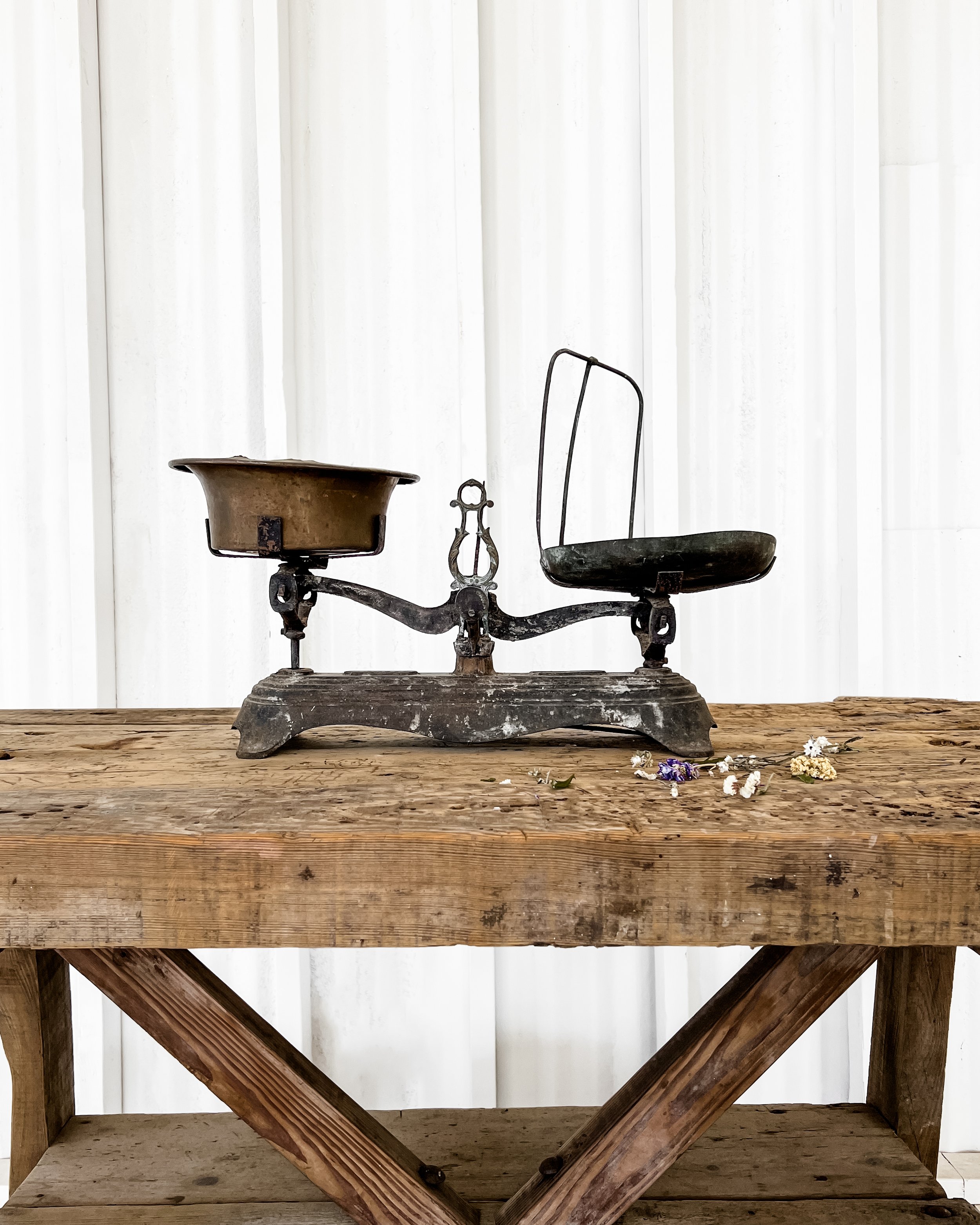 Antique Belgian Market Scale 1.jpg