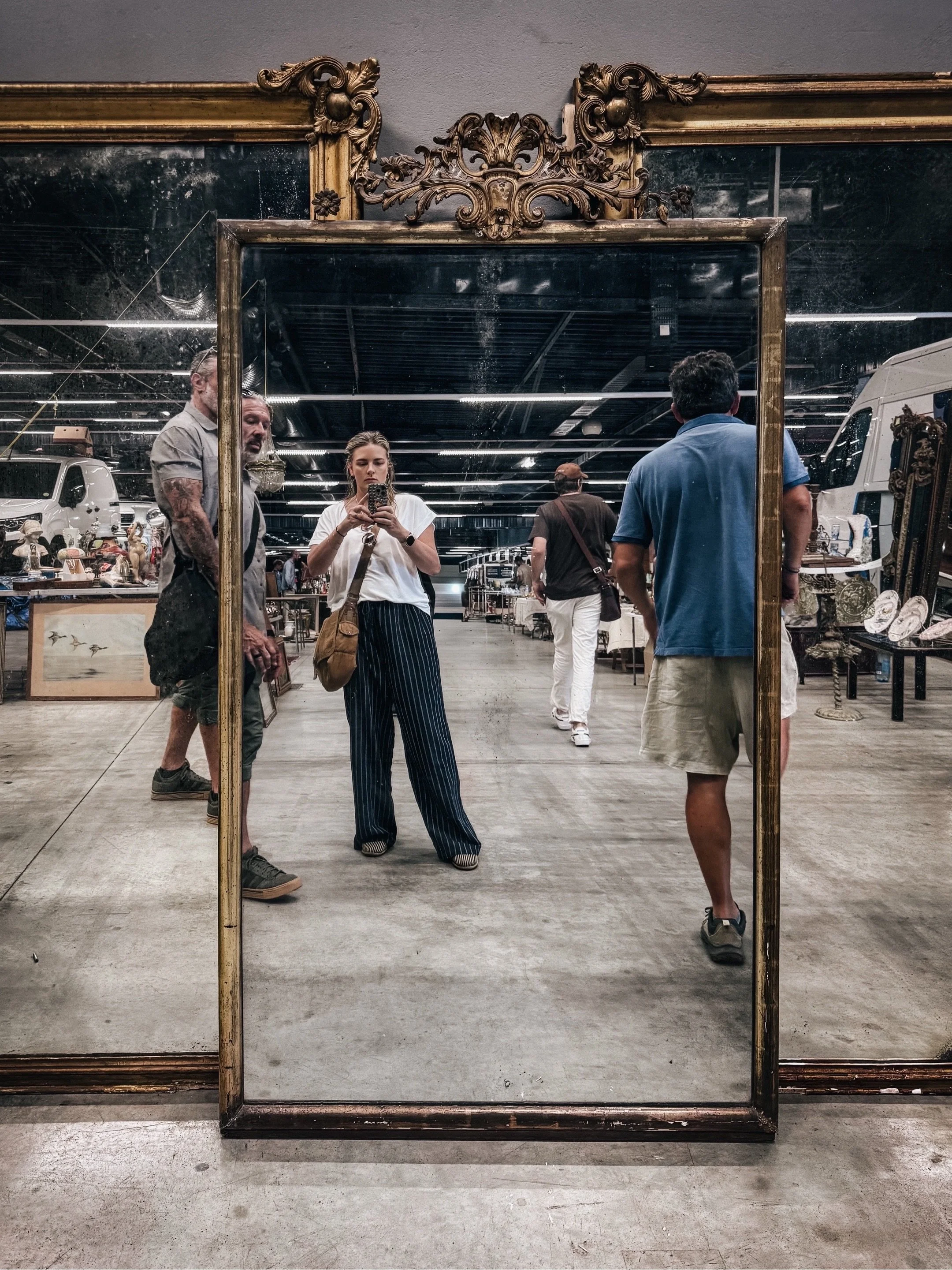 Scenes from a French D&eacute;ballage: Part 1 🇫🇷

A little insider knowledge from the French antiques trade&hellip;

A d&eacute;ballage marchand is very different from the brocantes most travelers experience. These are professional trade markets &h