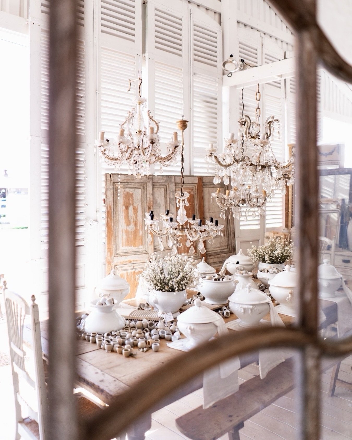 One of our favorite views from our little white barn @bluehillsatroundtop 🤎

A little light, a little sparkle, a lot of old things we love.

Fall Round Top
📍 Blue Hills
🗓️ October 17&ndash;31