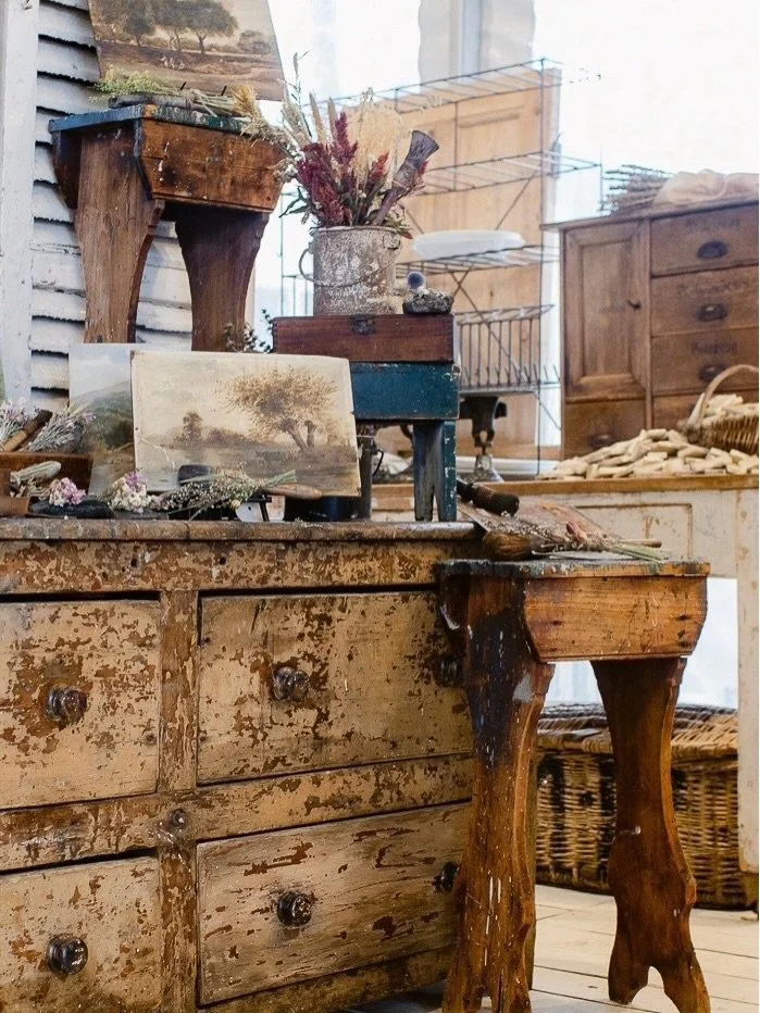 Never underestimate the little things. 🤎

A step up to the kitchen sink for little hands. A place to perch a favorite plant. A makeshift side table, a stack of old books, or simply something lovely tucked into an otherwise forgotten corner.

Old woo