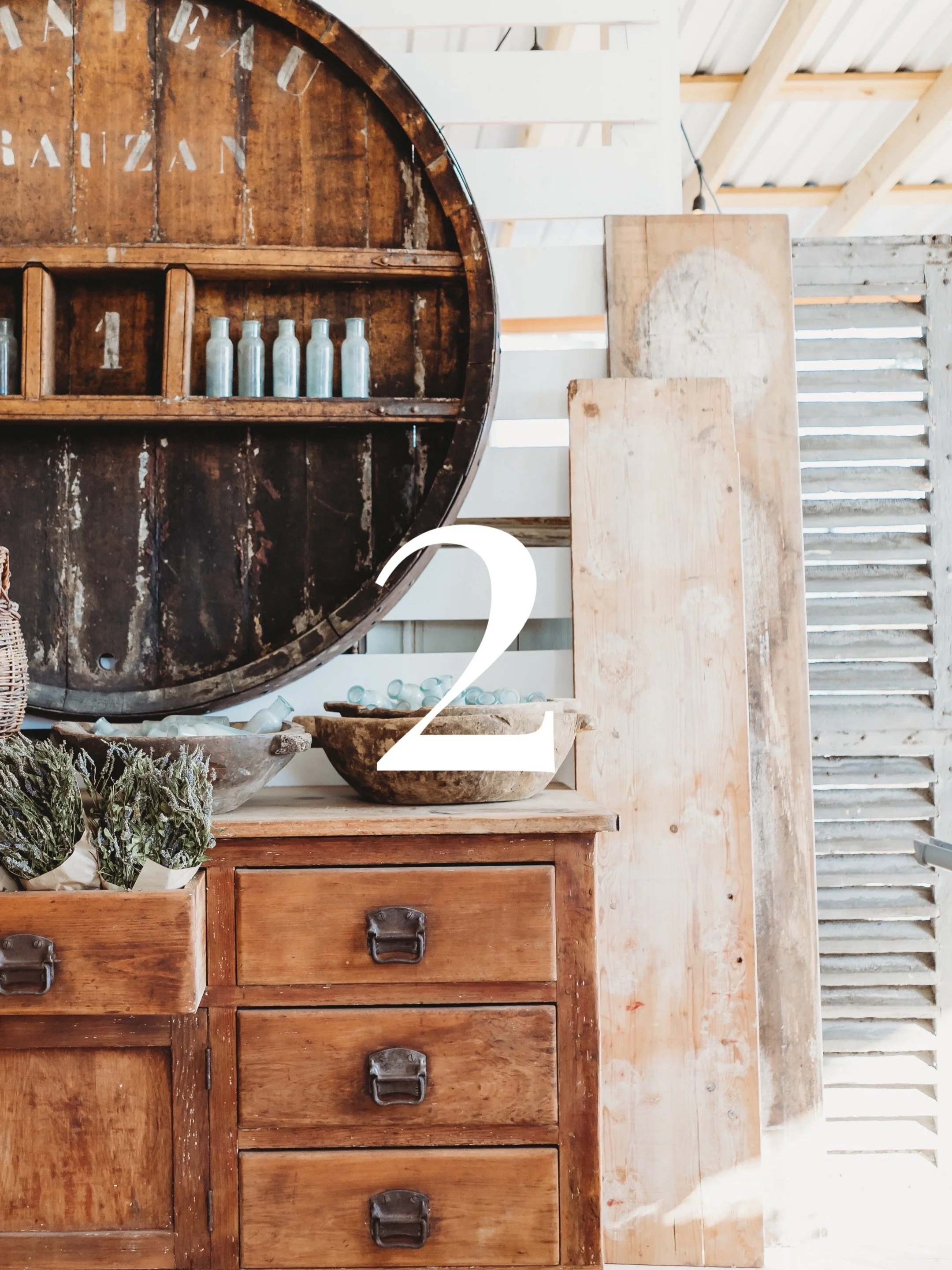Two more sleeps. And approximately a million things left to do. 😂

𝗪𝗵𝗶𝗹𝗲 𝘄𝗲 𝗰𝗼𝗻𝘁𝗶𝗻𝘂𝗲 𝘁𝗼 𝘀𝗵𝗮𝗿𝗲 𝗮 𝗳𝗲𝘄 𝗼𝗳 𝗼𝘂𝗿 𝗳𝗮𝘃𝗼𝗿𝗶𝘁𝗲 𝘀𝗰𝗲𝗻𝗲𝘀 𝗳𝗿𝗼𝗺 𝘀𝗵𝗼𝘄𝘀 𝗽𝗮𝘀𝘁, The finishing touches are coming together, the barn