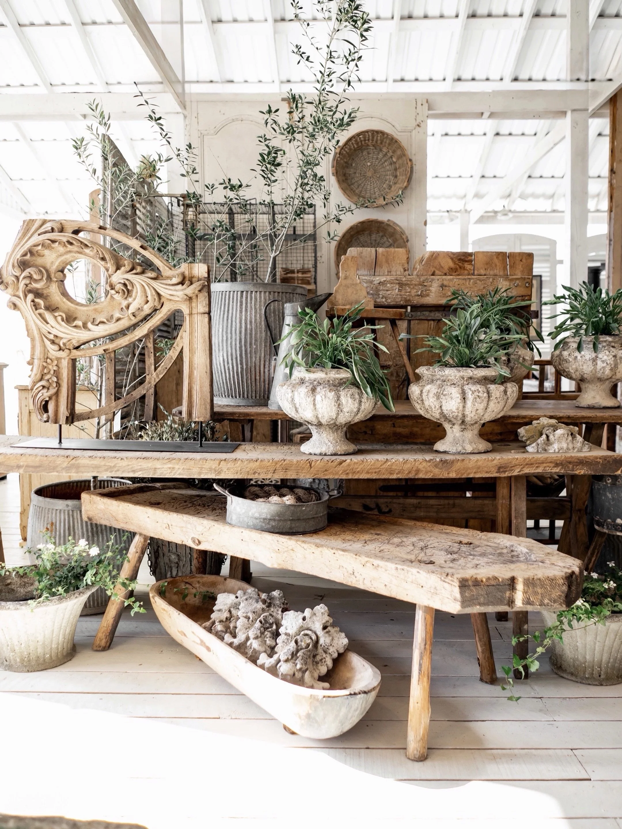 What a way to kick off another Round Top season! 🤎

Opening day was everything we hoped it would be and more. Familiar faces, new friends, wonderful conversations + so much love for the old things we love to share.

To everyone who came through our 
