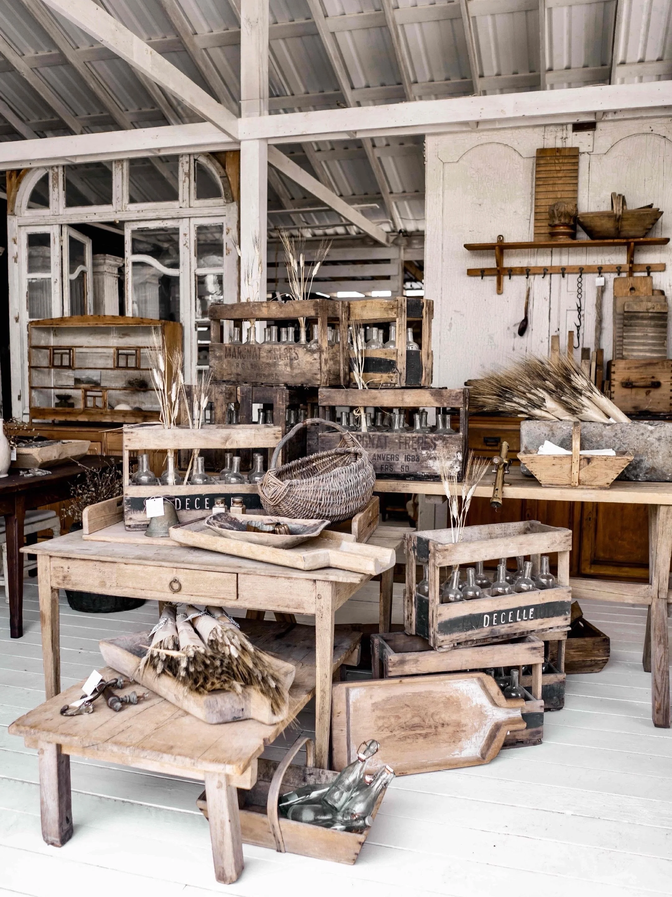 Weathered wood, old glass bottles, rustic work tables, architectural fragments + a few unexpected finds tucked in for good measure.

There&rsquo;s something about mixing textures, materials + objects that weren&rsquo;t necessarily meant to live toget