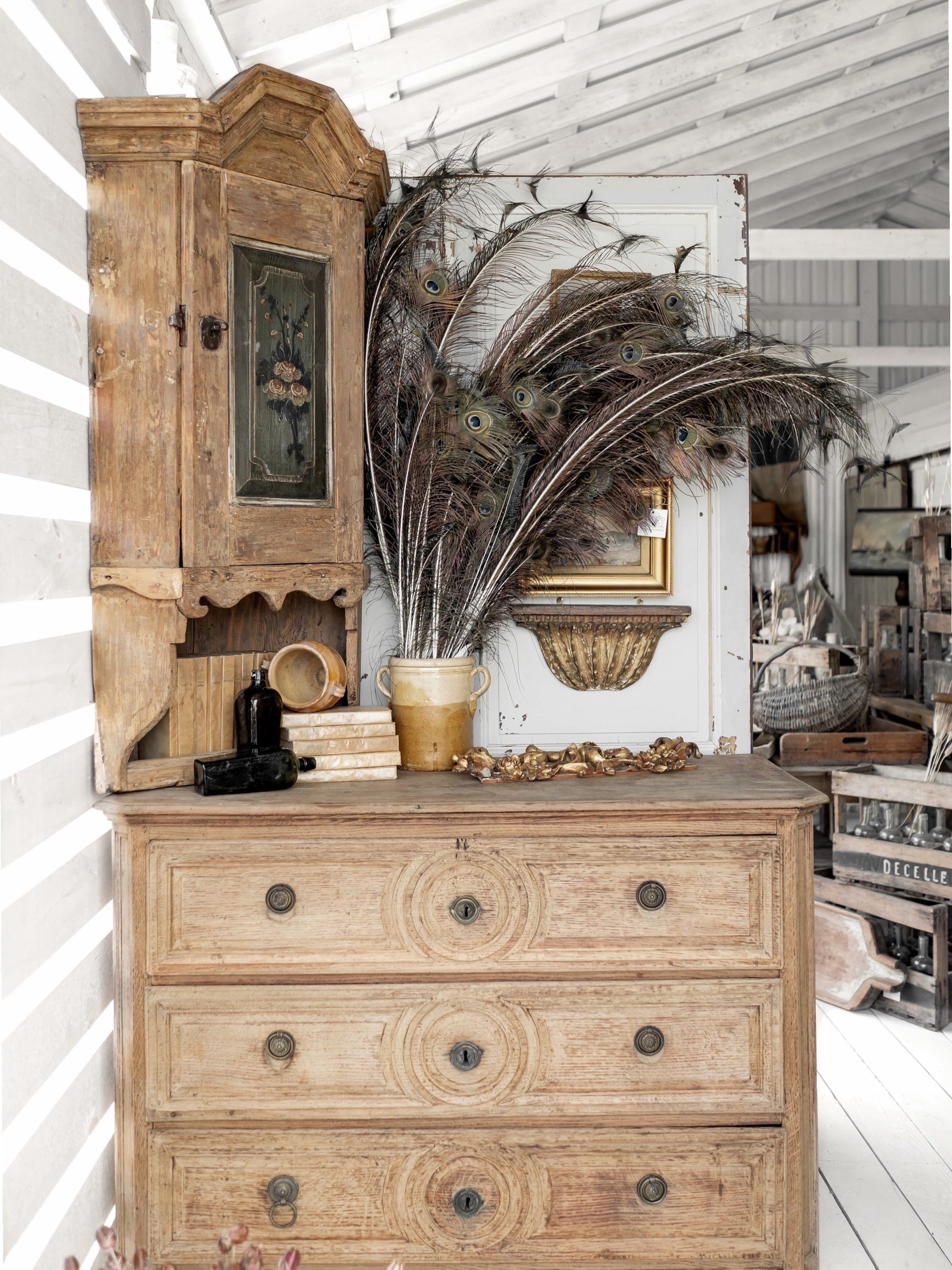 A little color. A lot of character. 🤎

Faded blues, weathered greens, warm wood tones + the occasional glint of gold.

A mix of Swedish, Danish + French antiques, layered with old paintings, gilded mirrors, worn shutters + a tallcase clock that need