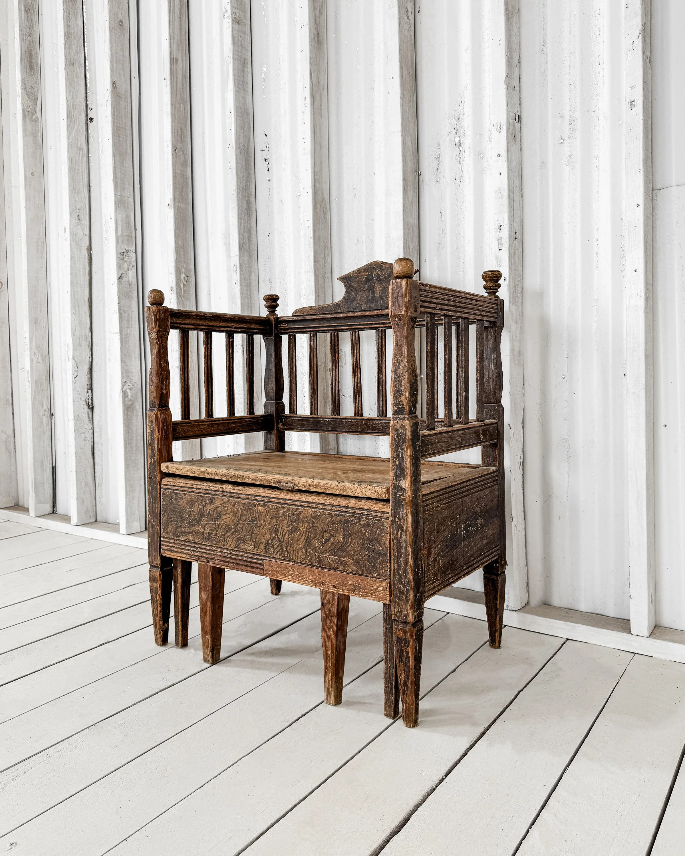 18th Century Swedish Kistsäng | Box Chair with Pull-Out Bed