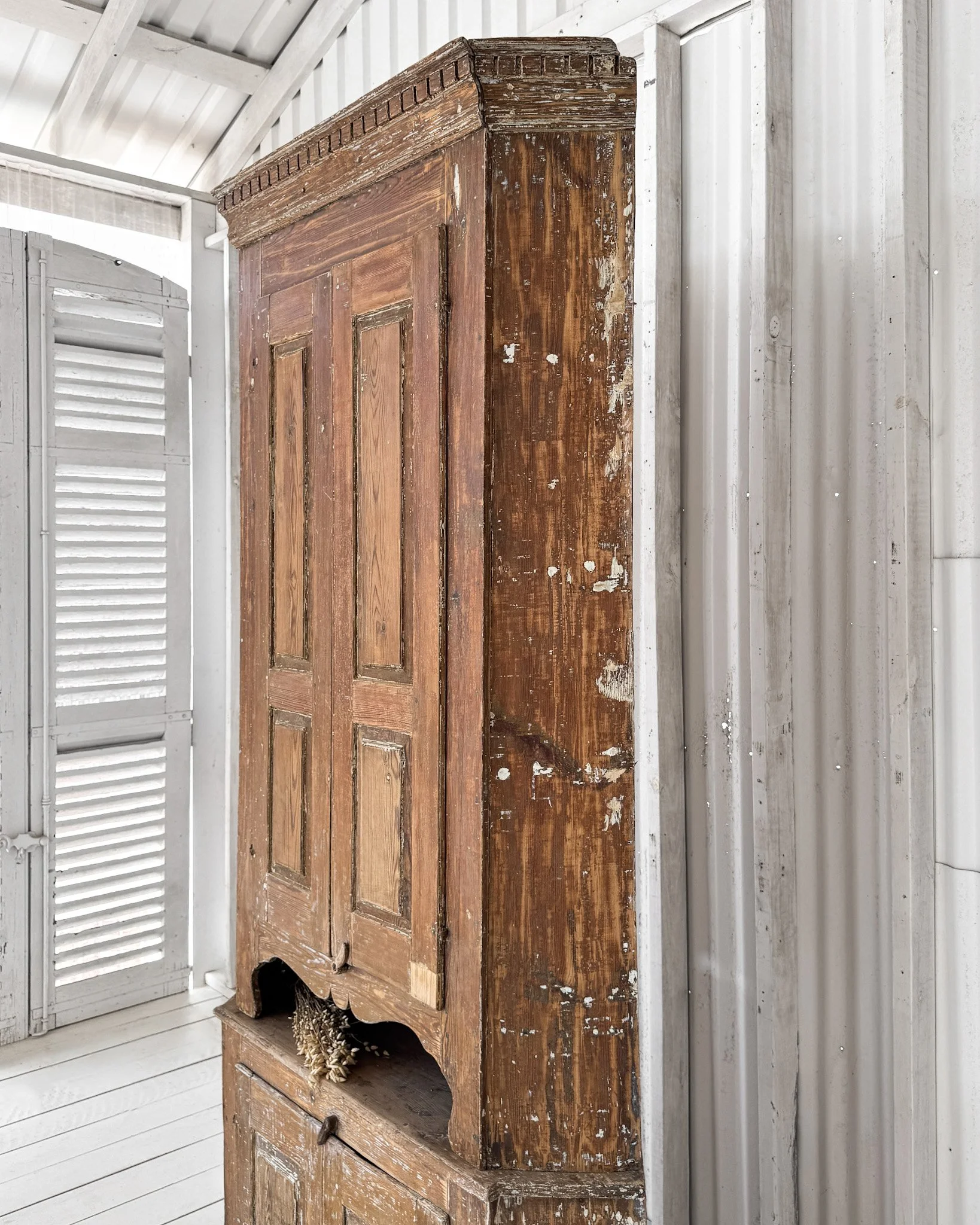 18th Century Swedish Corner Cupboard with Open Niche