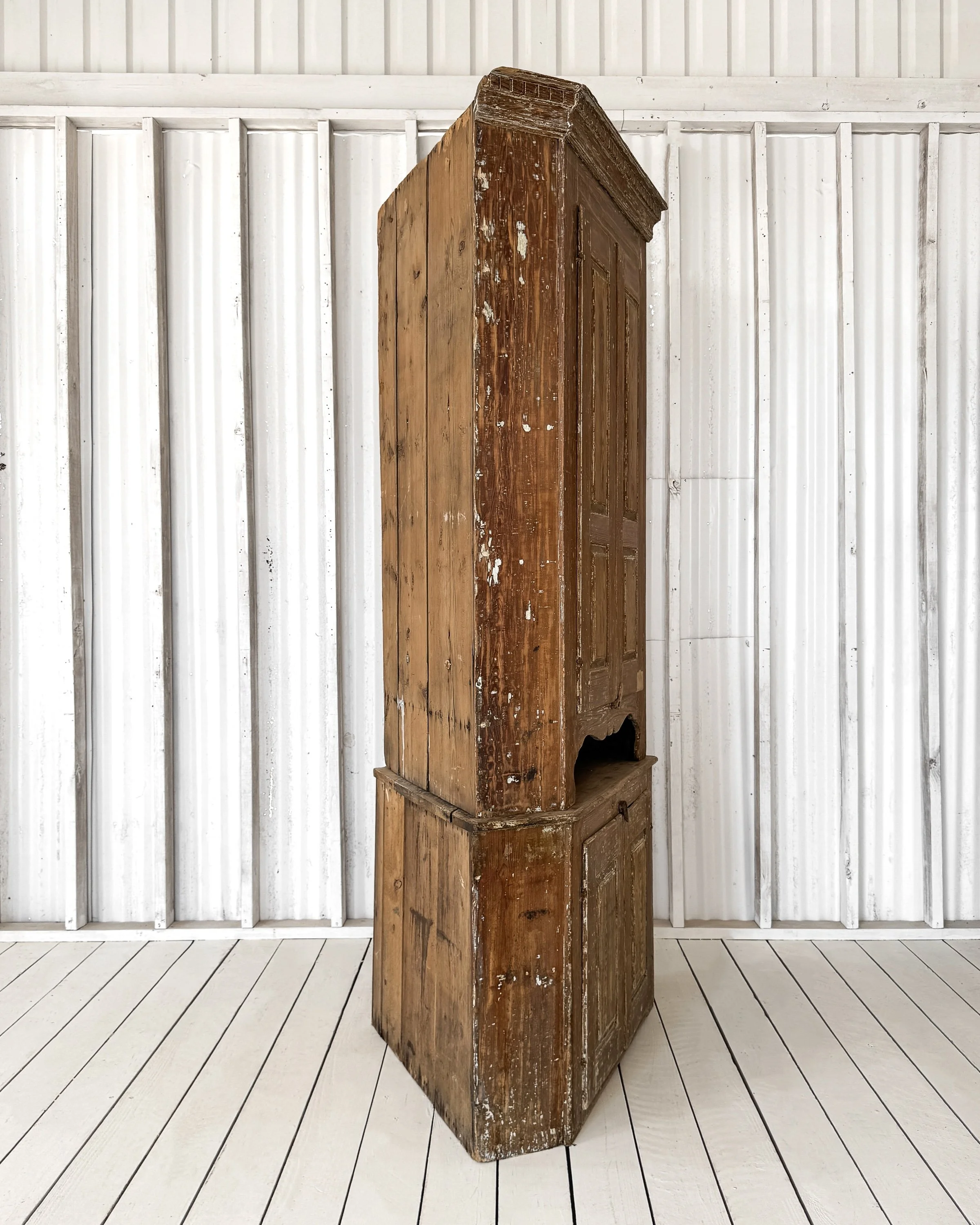 18th Century Swedish Corner Cupboard with Open Niche