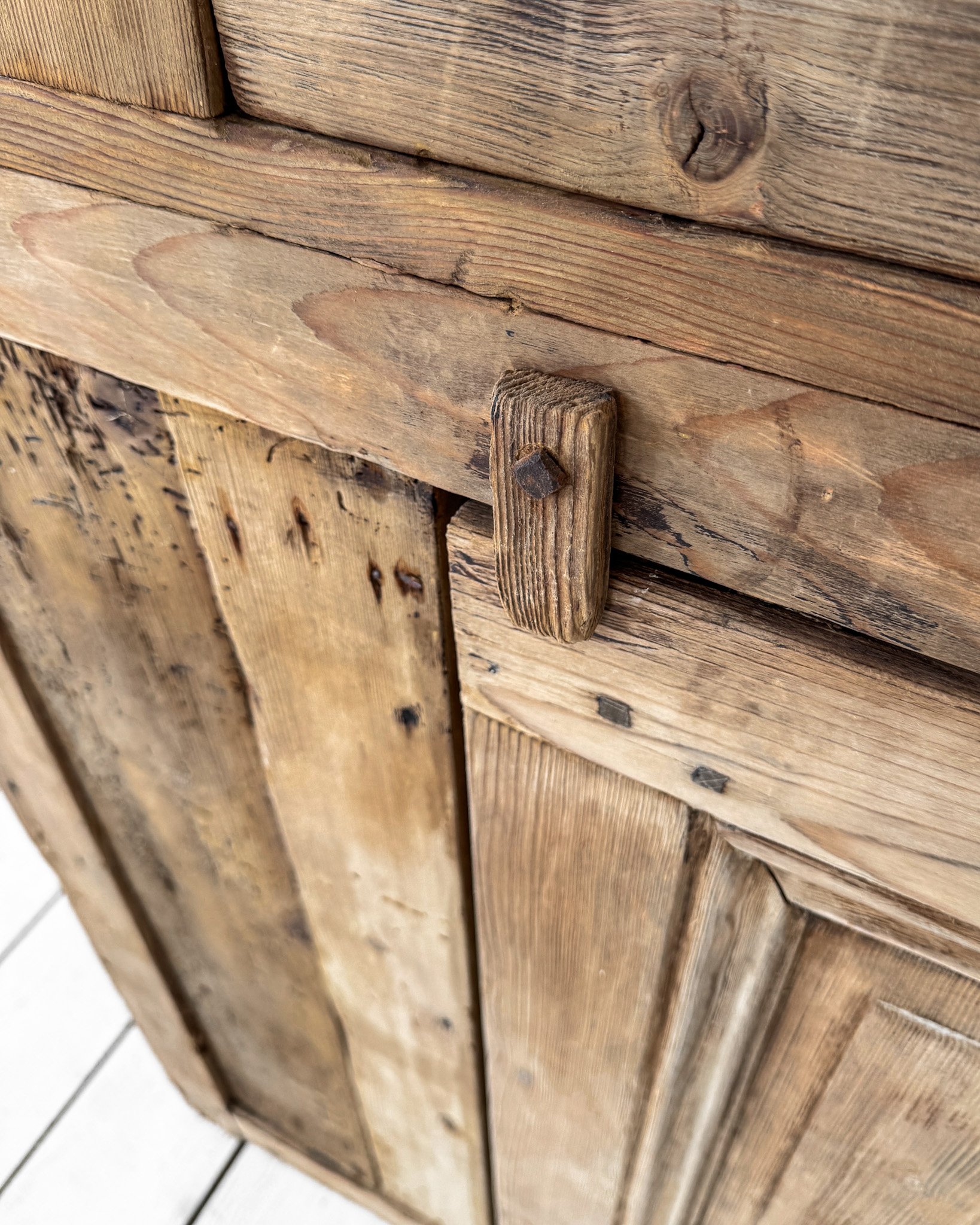 Rustic Pine Alpine Cabinet with Single Drawer