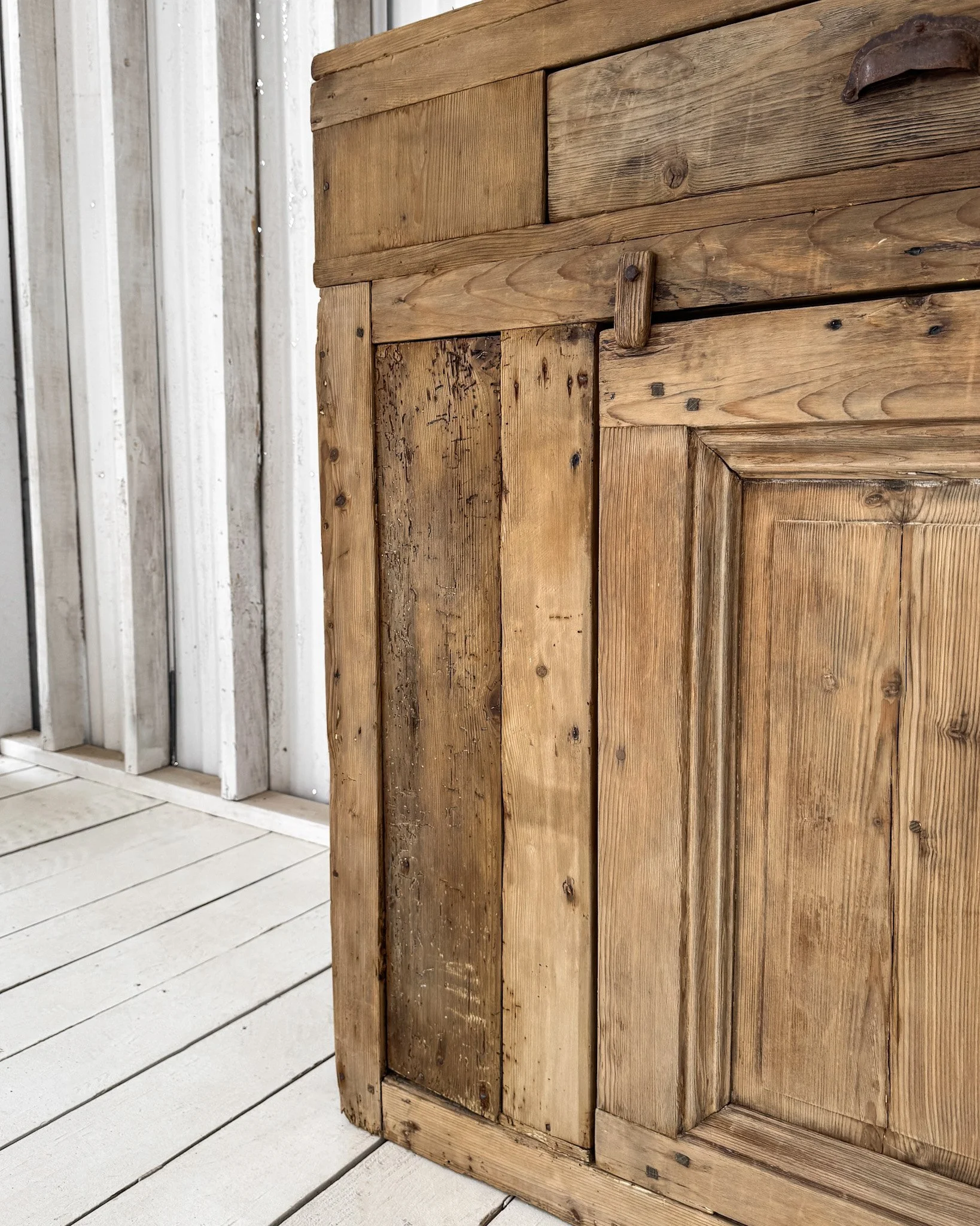 Rustic Pine Alpine Cabinet with Single Drawer