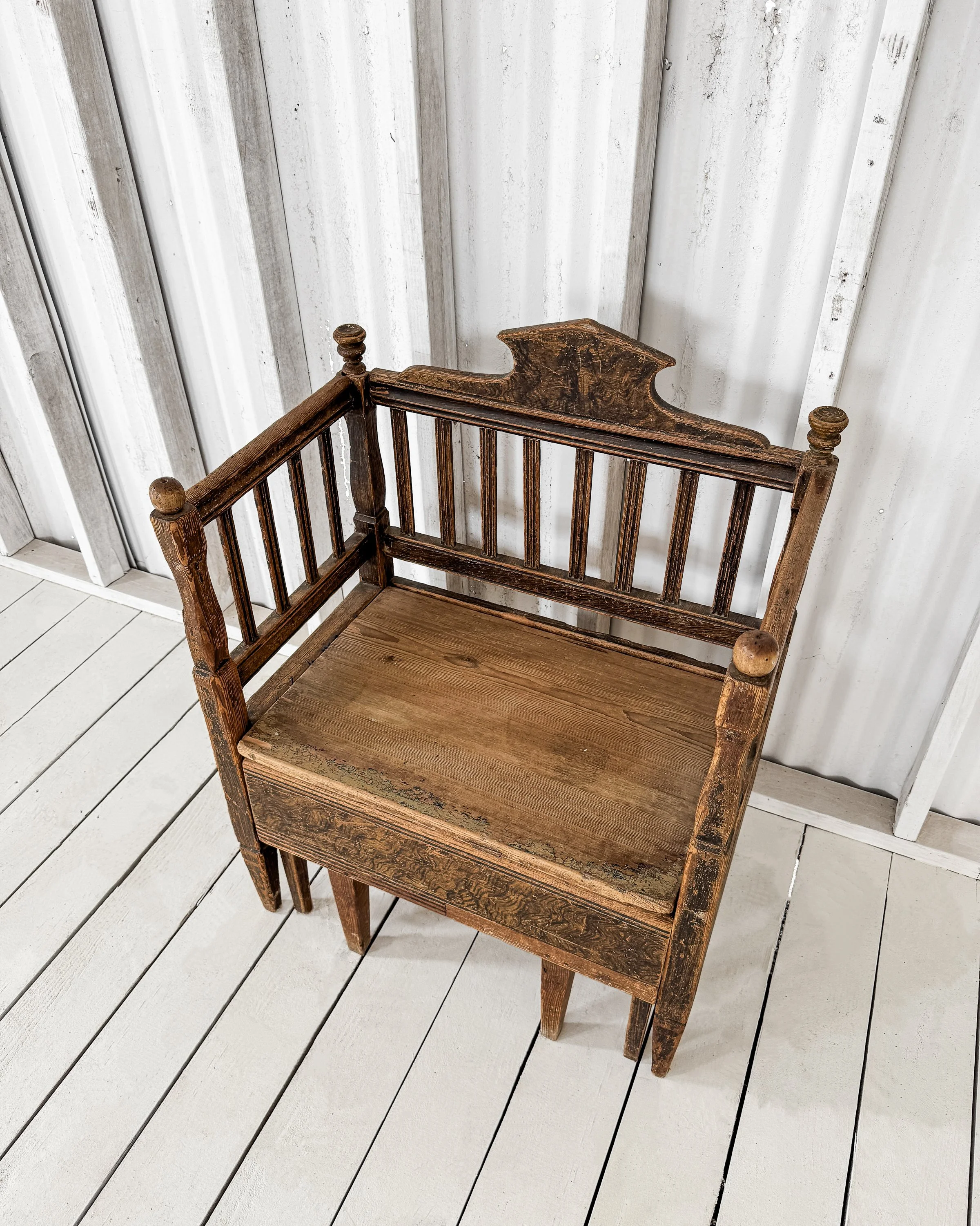 18th Century Swedish Kistsäng | Box Chair with Pull-Out Bed