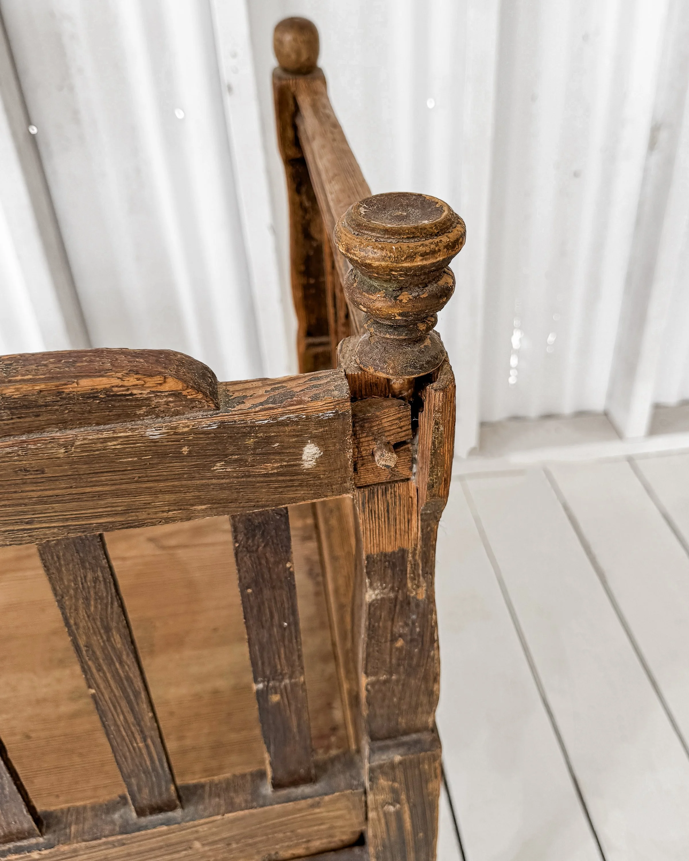 18th Century Swedish Kistsäng | Box Chair with Pull-Out Bed