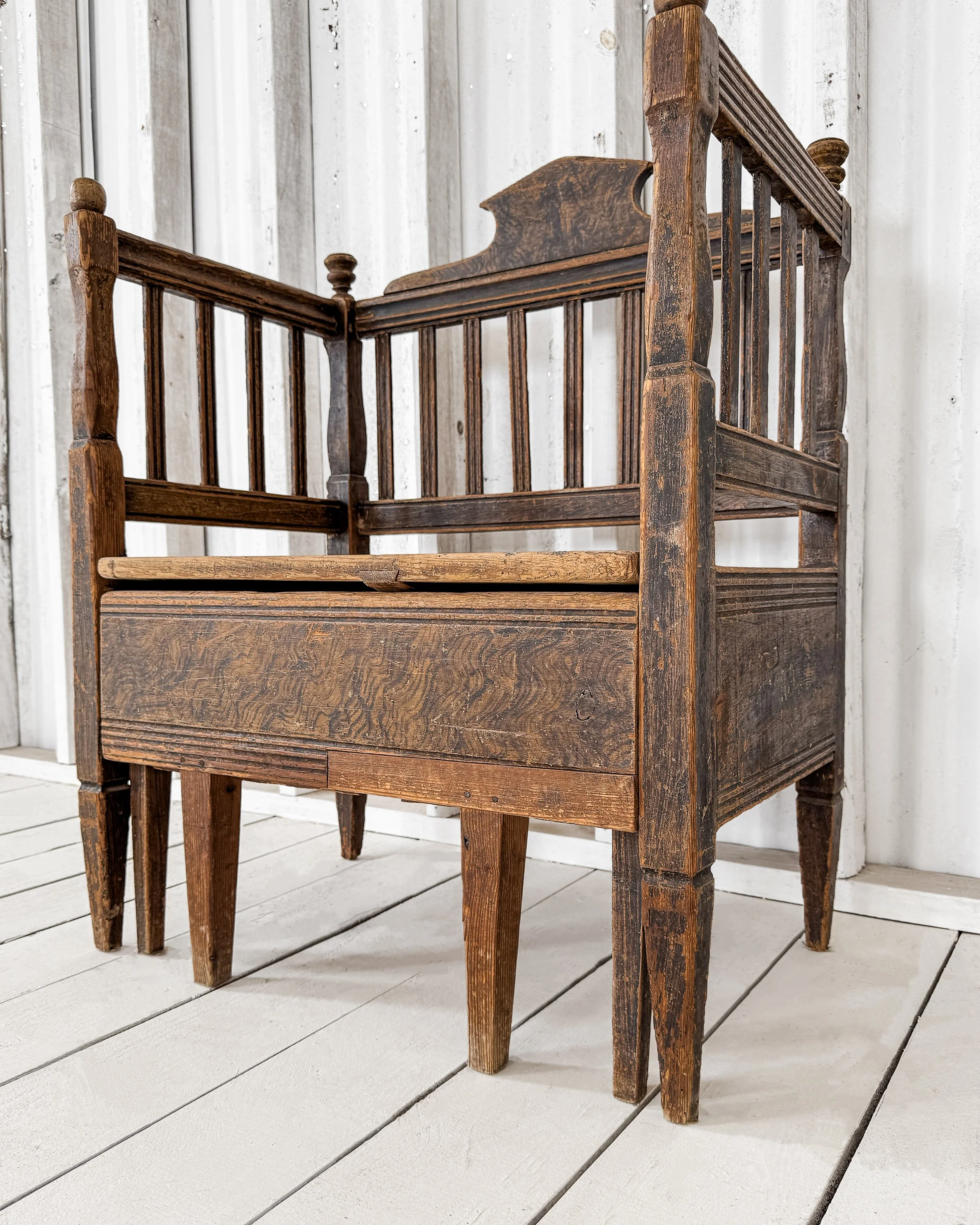 18th Century Swedish Kistsäng | Box Chair with Pull-Out Bed