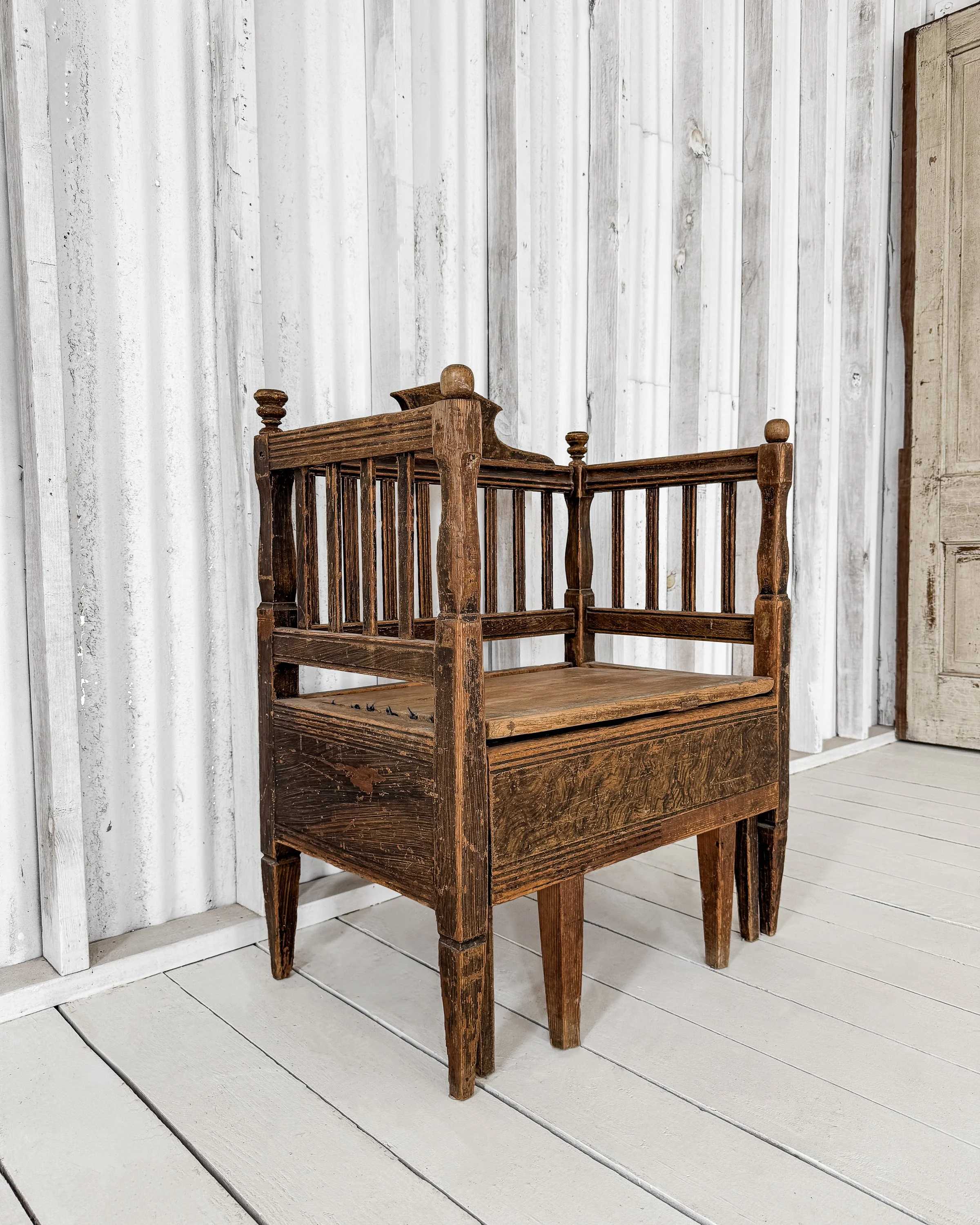 18th Century Swedish Kistsäng | Box Chair with Pull-Out Bed