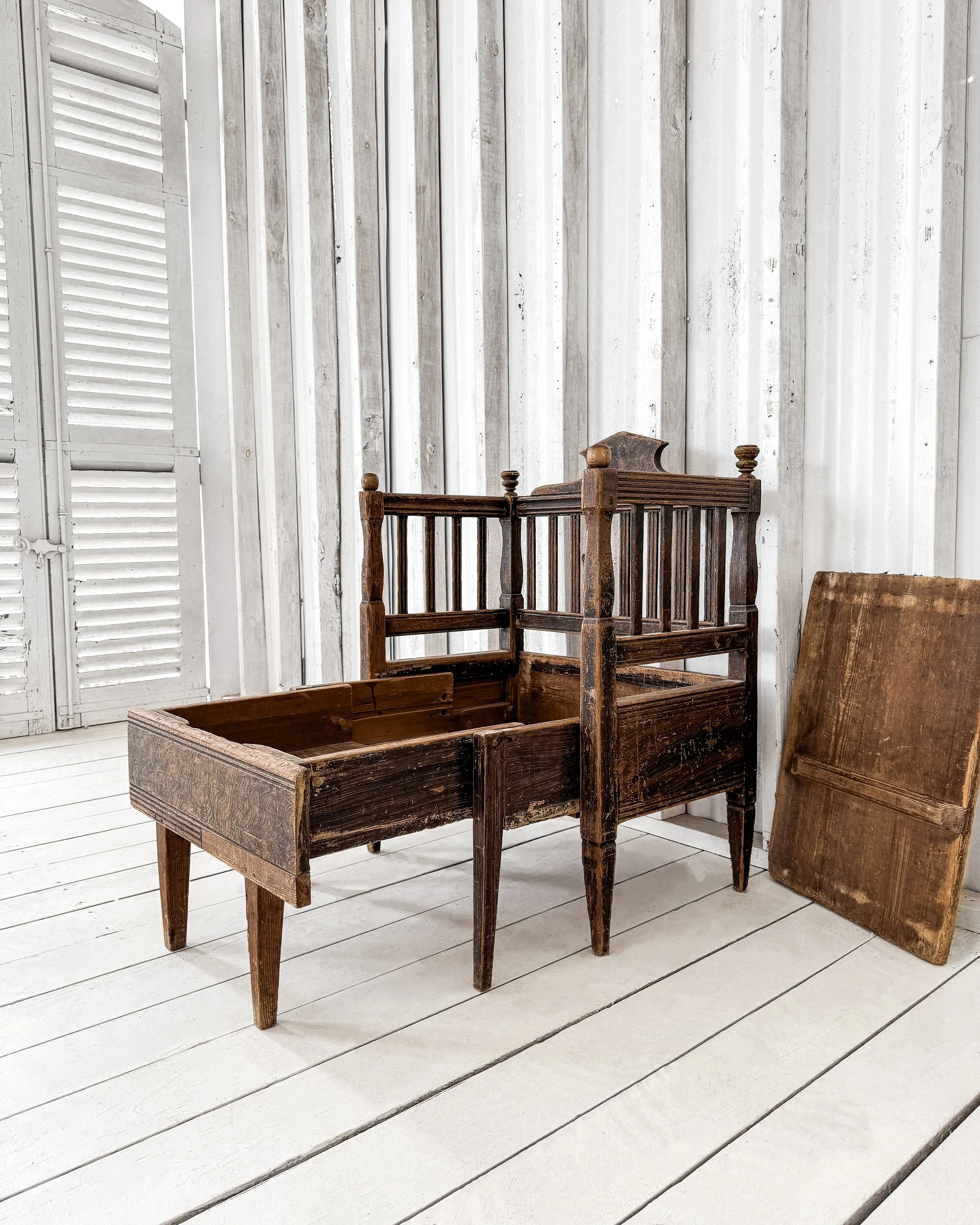 18th Century Swedish Kistsäng | Box Chair with Pull-Out Bed