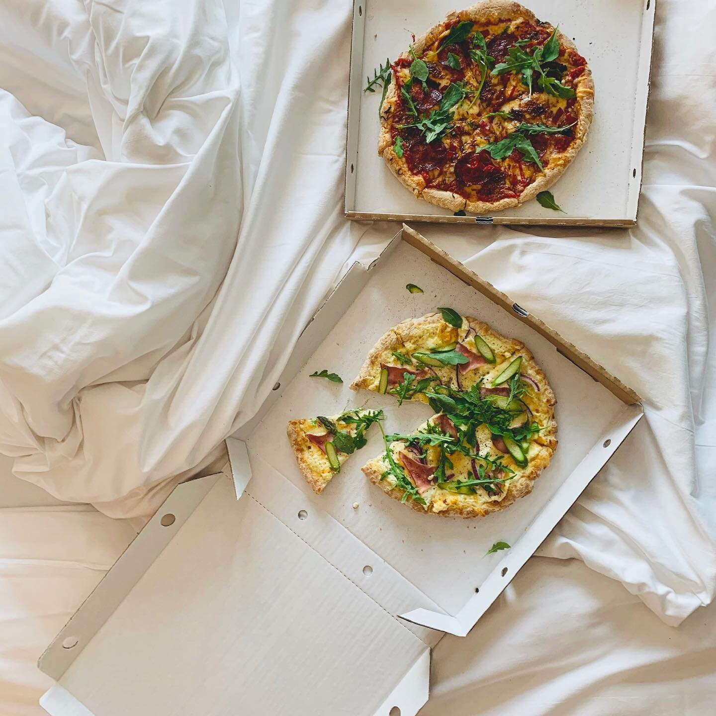 Visste du at du kan bestille v&aring;r deilige pizza til hotellrommet, hjem eller til og med til stranda? 🌤 Bestill via @foodora.no