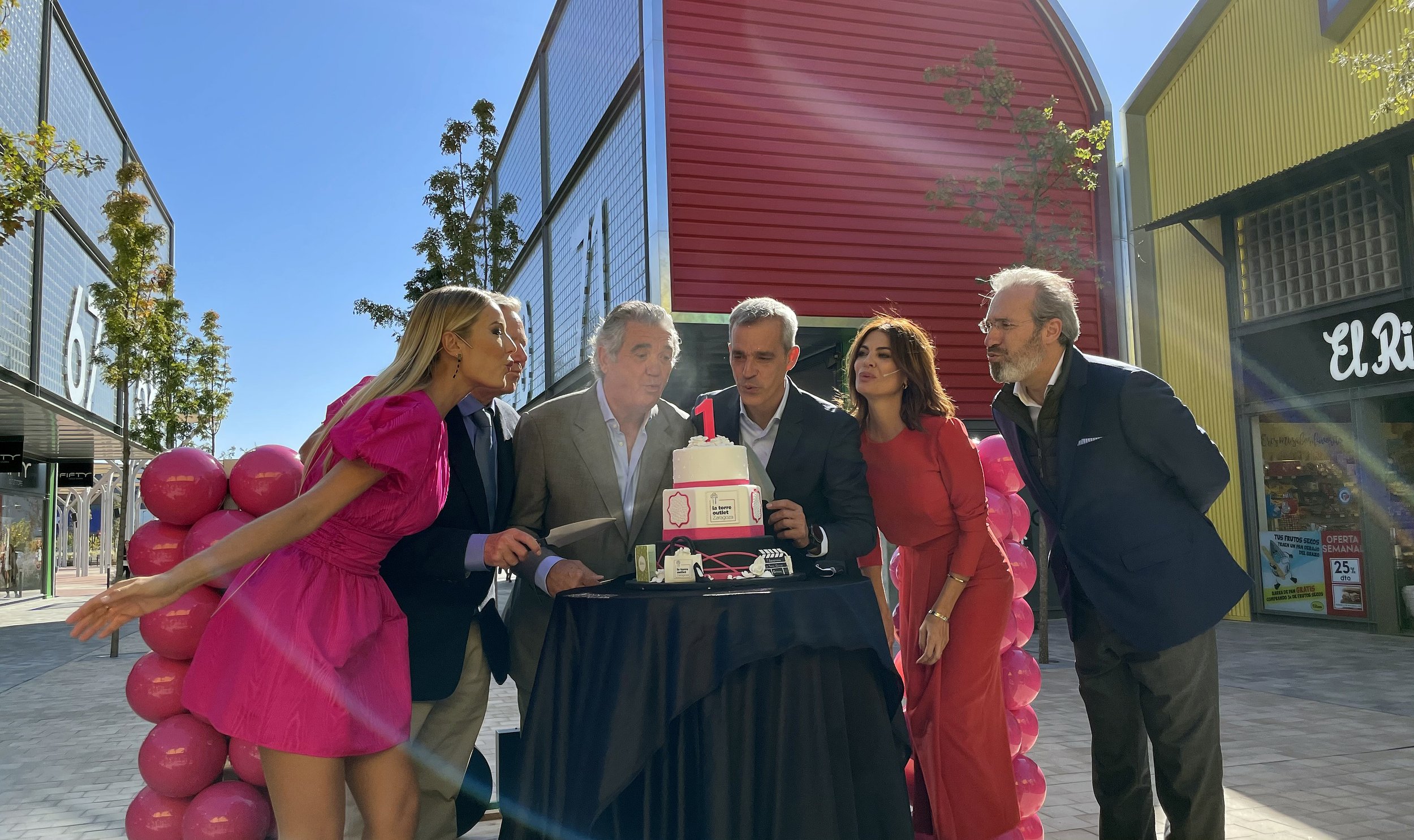Greeting Quickly partner La Torre Outlet Zaragoza celebrates its first anniversary — ROS Retail  Outlet Shopping