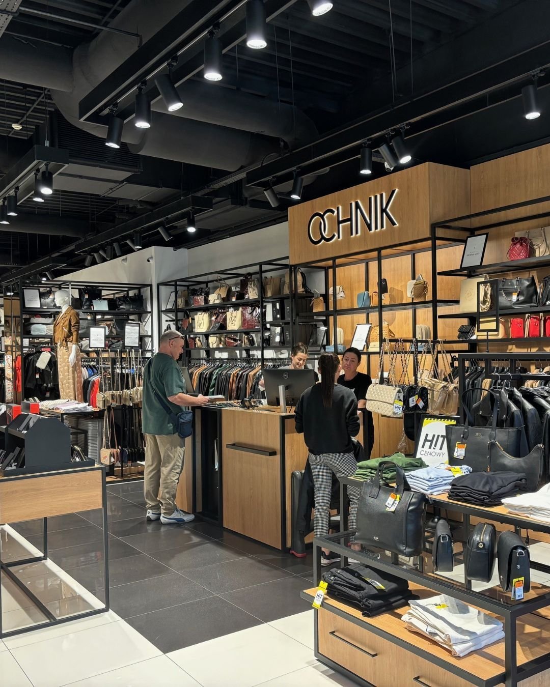 Welcome back Ochnik at @designeroutletsosnowiec! 🤩

After a store relocation, Ochnik has increased significantly its gross lettable area from 84,93 sqm to 343 sqm. The Polish company, with over 30 years of tradition, is ranked as one of the most rec