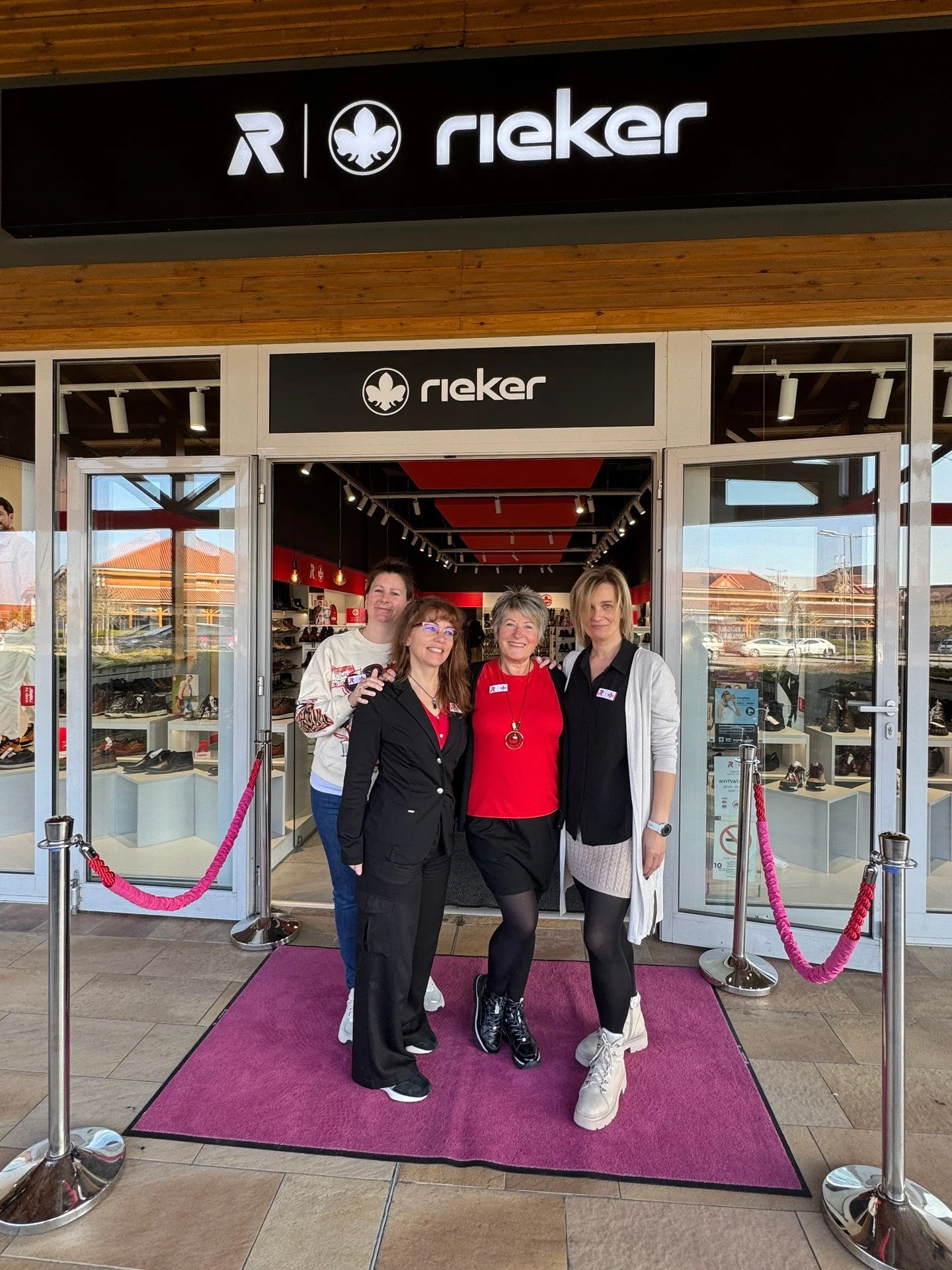 ✨𝗪𝗲𝗹𝗰𝗼𝗺𝗶𝗻𝗴 𝗥𝗶𝗲𝗸𝗲𝗿 𝗮𝘁 𝗣𝗿𝗲𝗺𝗶𝗲𝗿 𝗢𝘂𝘁𝗹𝗲𝘁 𝗕𝘂𝗱𝗮𝗽𝗲𝘀𝘁!

👟Shoe brand Rieker has opened a new store at Premier Outlet Budapest!
Renowned for its unique &ldquo;antistress&rdquo; technology, Rieker shoes provide the perfect 