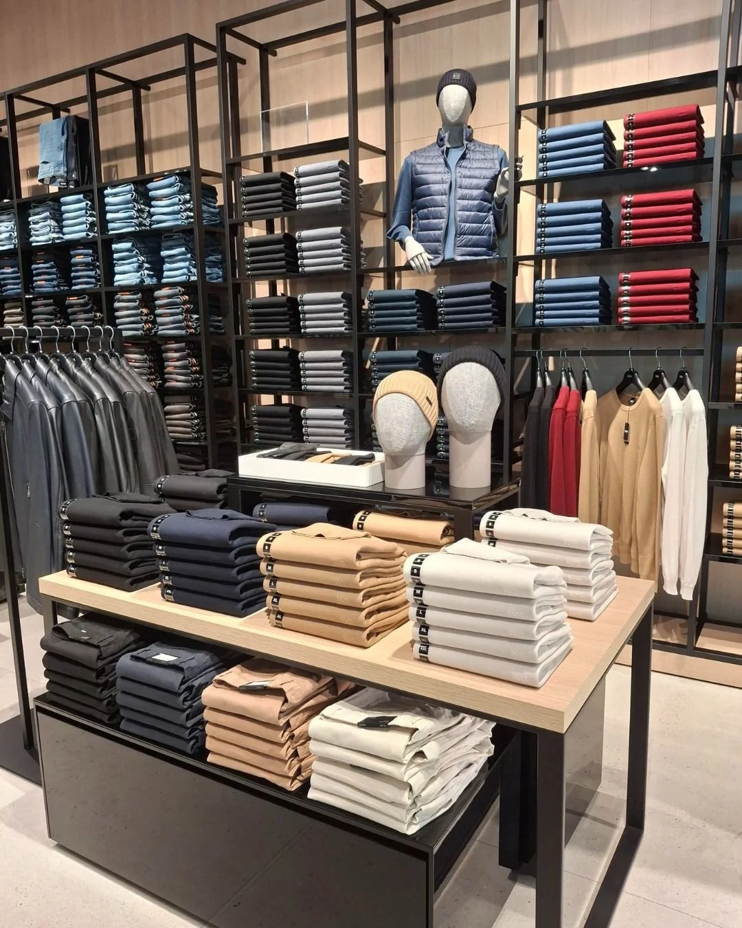 ✨𝗕𝗢𝗦𝗦 𝗼𝗽𝗲𝗻𝘀 𝗮𝘁 𝗗𝗲𝘀𝗶𝗴𝗻𝗲𝗿 𝗢𝘂𝘁𝗹𝗲𝘁 𝗞𝗿𝗮𝗸𝗼𝘄!

We are thrilled to announce that the well-established premium brand BOSS has just opened a store at the Designer Outlet in Krakow.

On a total area of over 390 sqm, shoppers can c