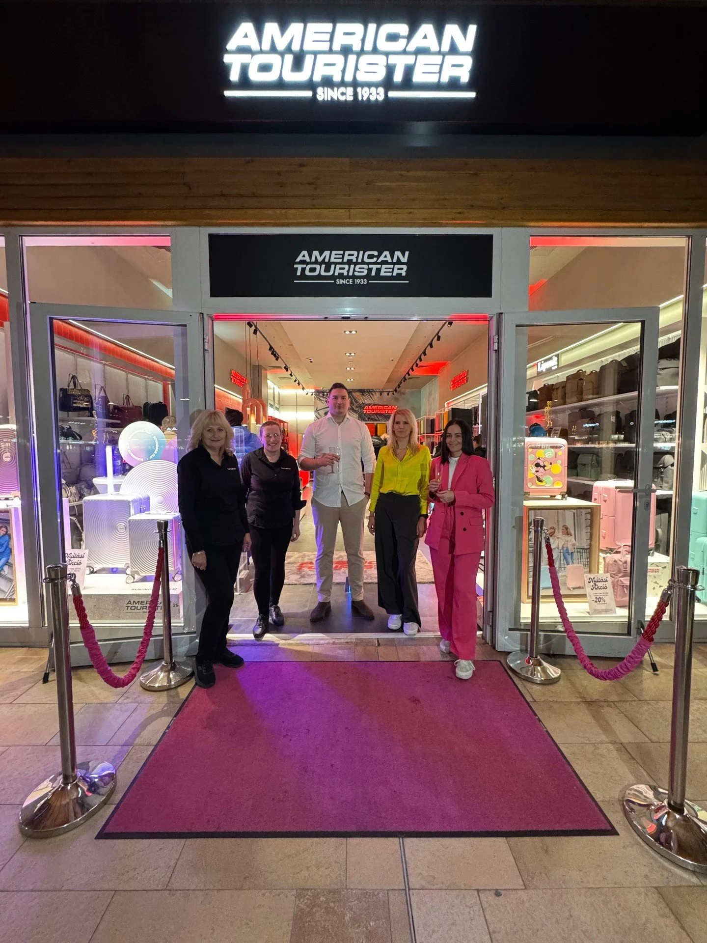 ✨𝗔𝗺𝗲𝗿𝗶𝗰𝗮𝗻 𝗧𝗼𝘂𝗿𝗶𝘀𝘁𝗲𝗿 𝗼𝗽𝗲𝗻𝗲𝗱 𝗶𝘁'𝘀 𝗳𝗶𝗿𝘀𝘁 𝗘𝘂𝗿𝗼𝗽𝗲𝗮𝗻 𝘀𝘁𝗼𝗿𝗲 𝗮𝘁 𝗣𝗿𝗲𝗺𝗶𝗲𝗿 𝗢𝘂𝘁𝗹𝗲𝘁 𝗕𝘂𝗱𝗮𝗽𝗲𝘀𝘁!

American Tourister, celebrated for its unique blend of style,  excellent craftmanship, durability, an